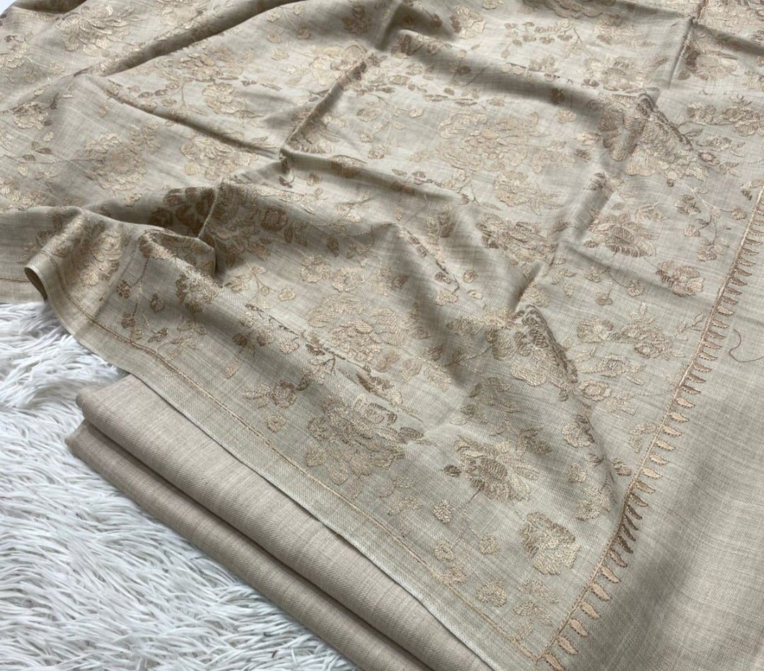 Embroidered suit: Pashmina