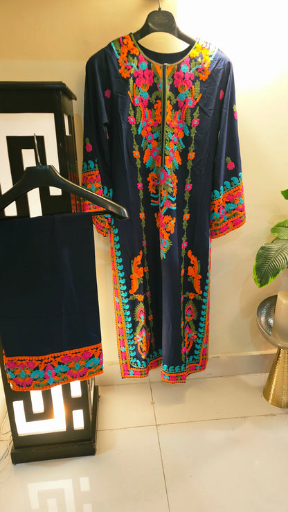 Embroidered kurta trouser: linen