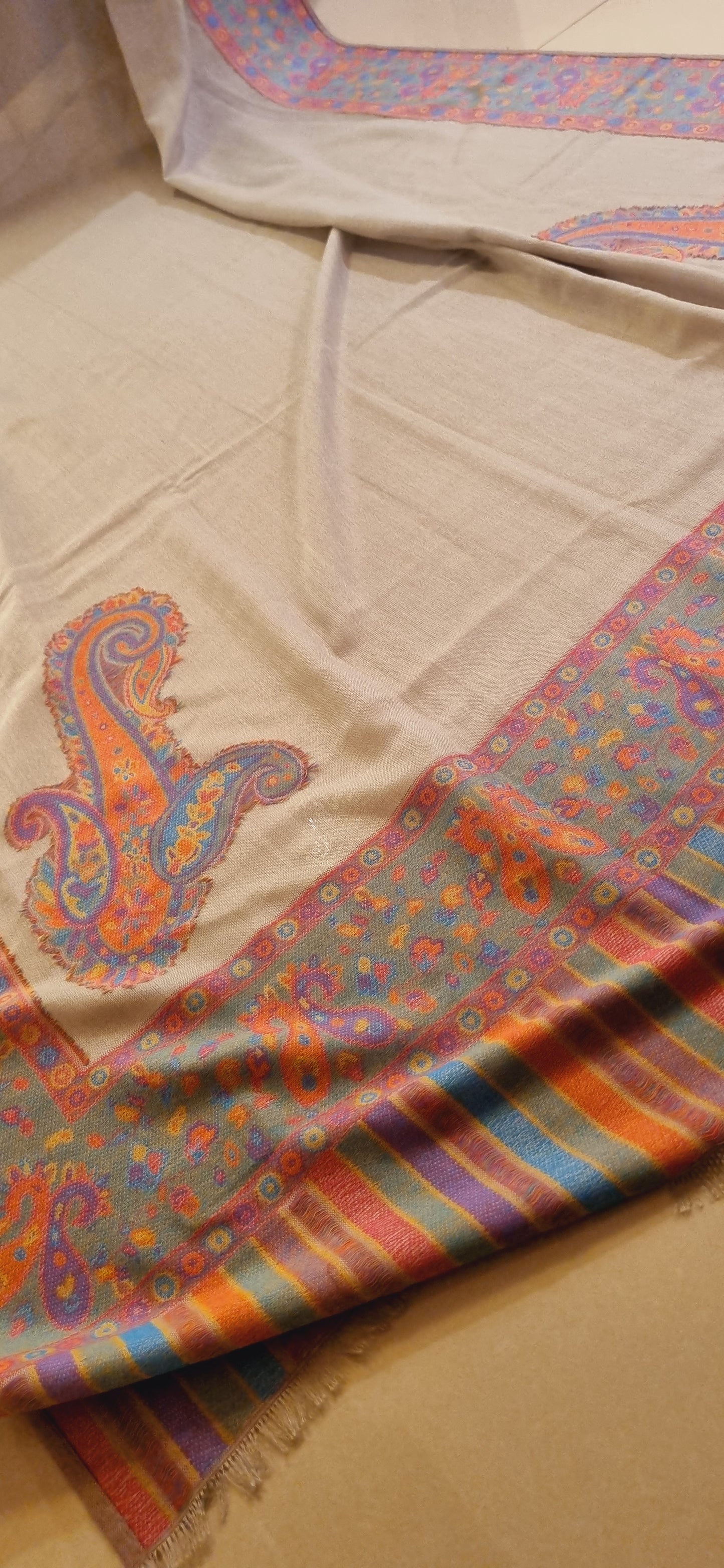 Soft pashmina kaani shawl