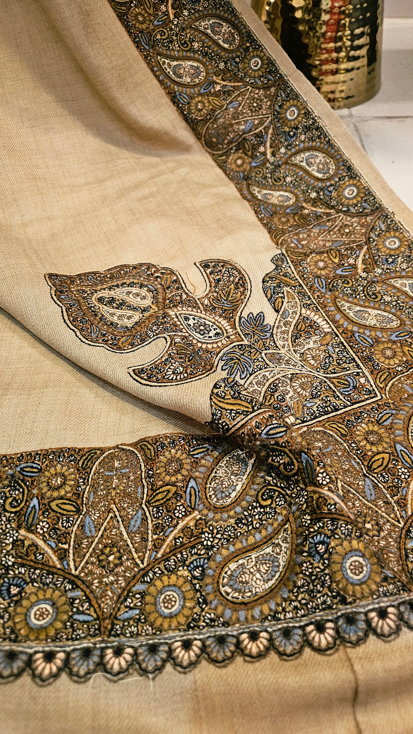 Papermachi embroidered: Pashmina