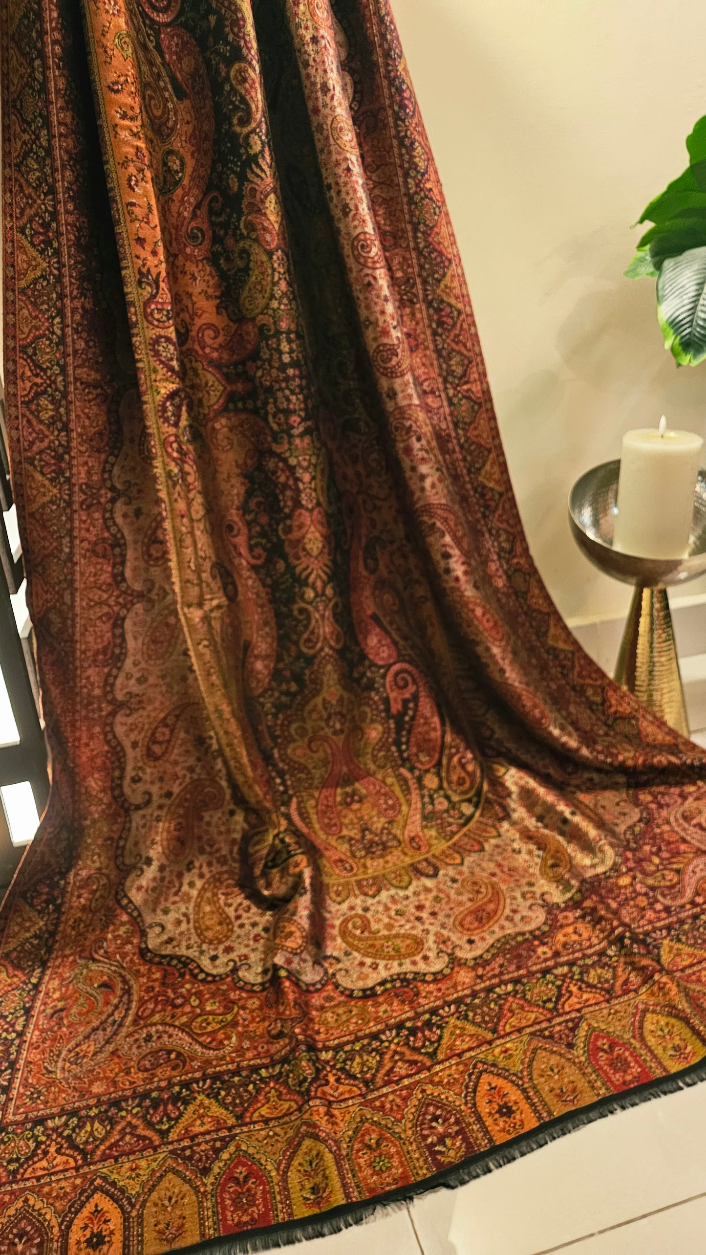 Gandhara kaani reversible: shawl