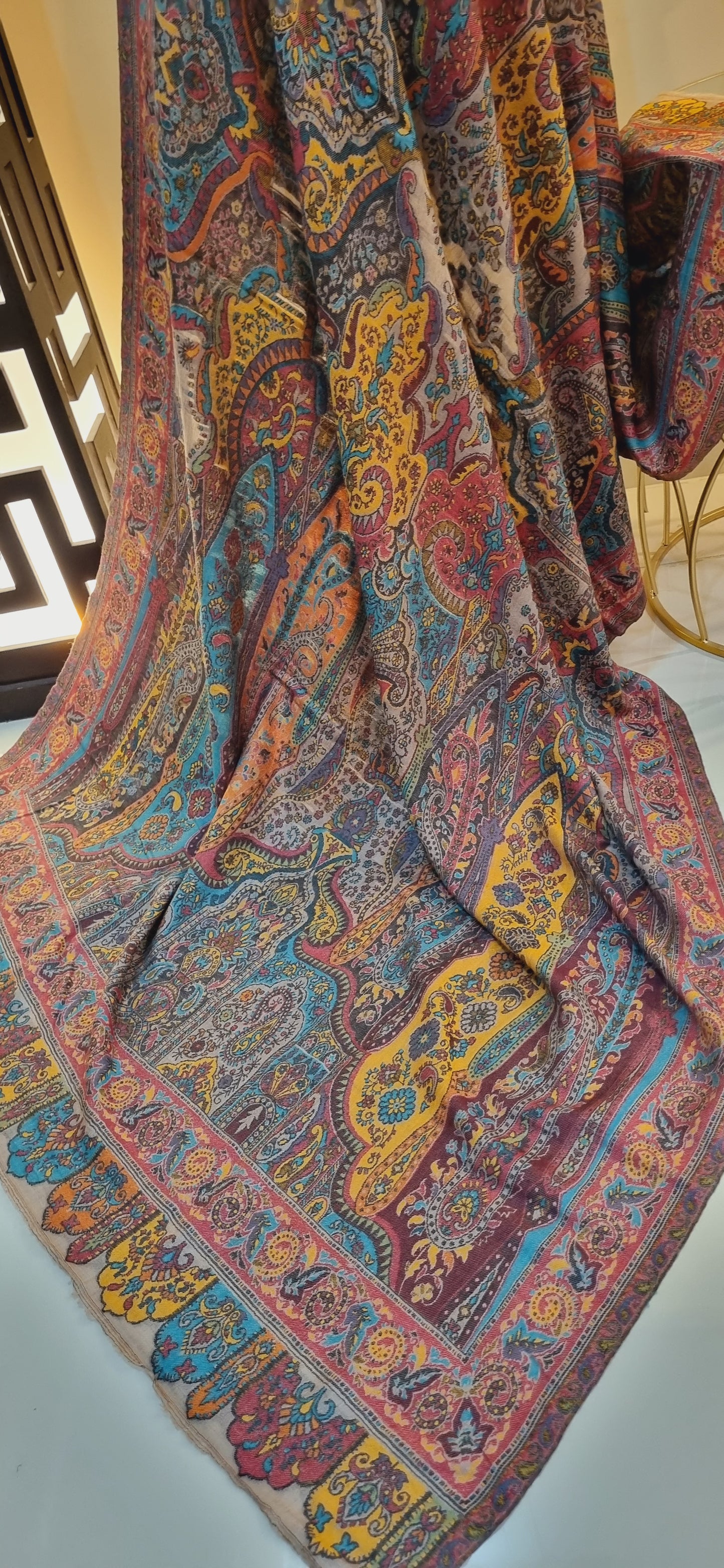 Toosh Kaani shawl