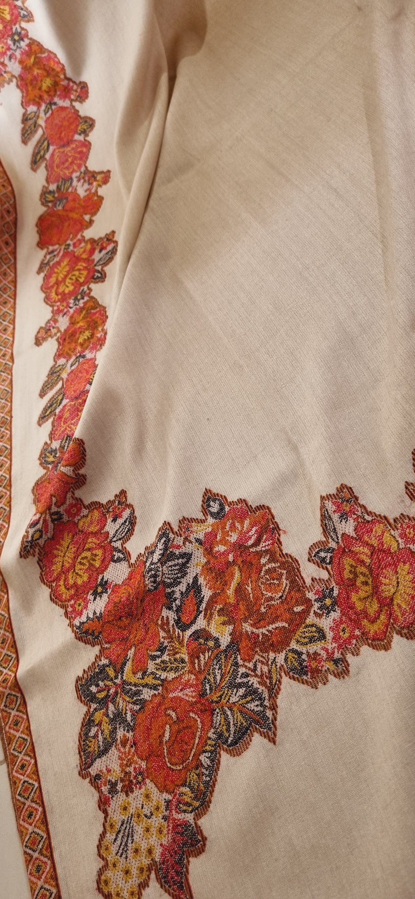 Woollen pashmina kaani shawls