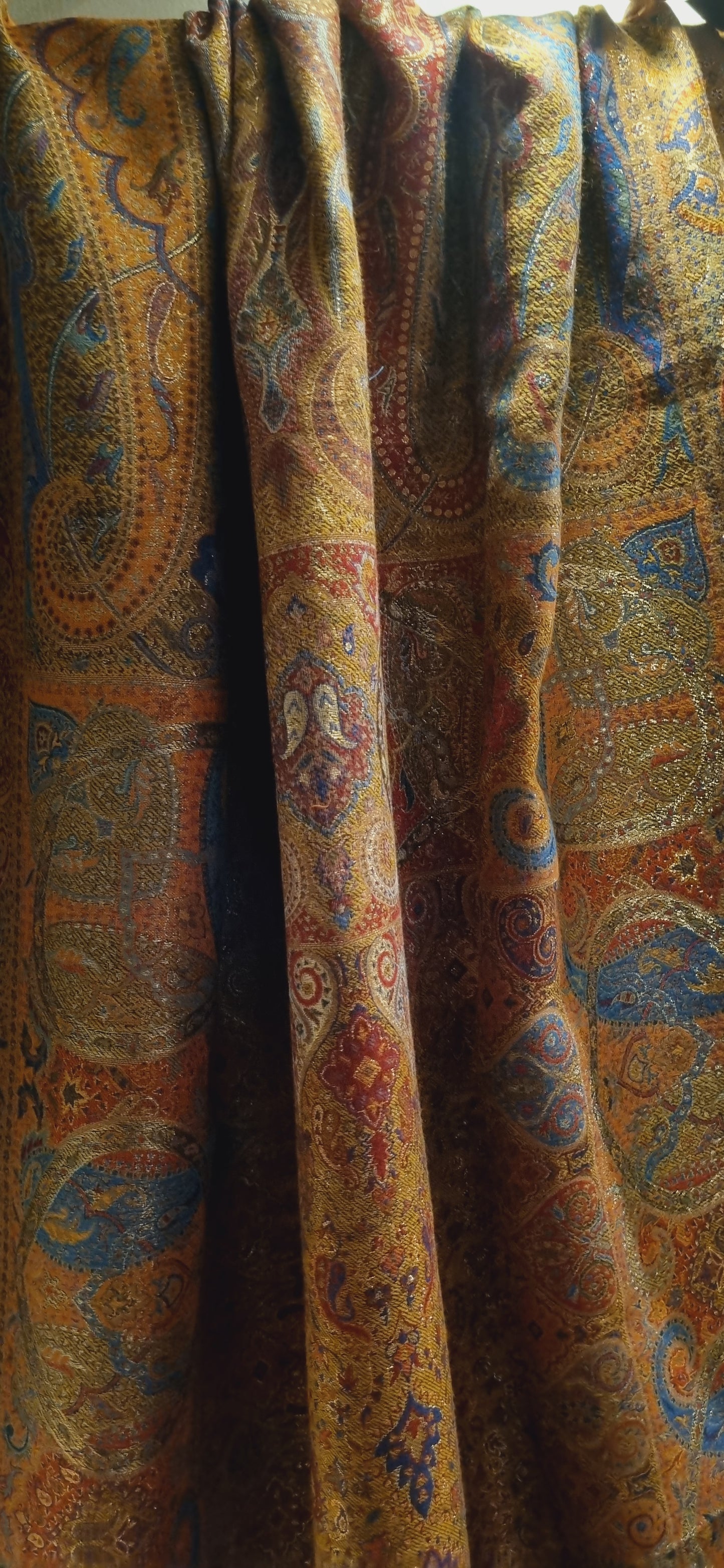 Pashmina kaani with zaree weave