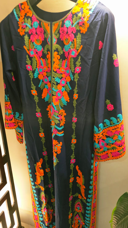 Embroidered kurta trouser: linen