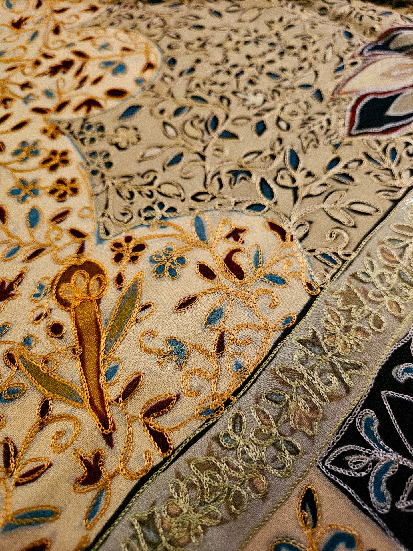 Reelkar embroidered silk dupatta