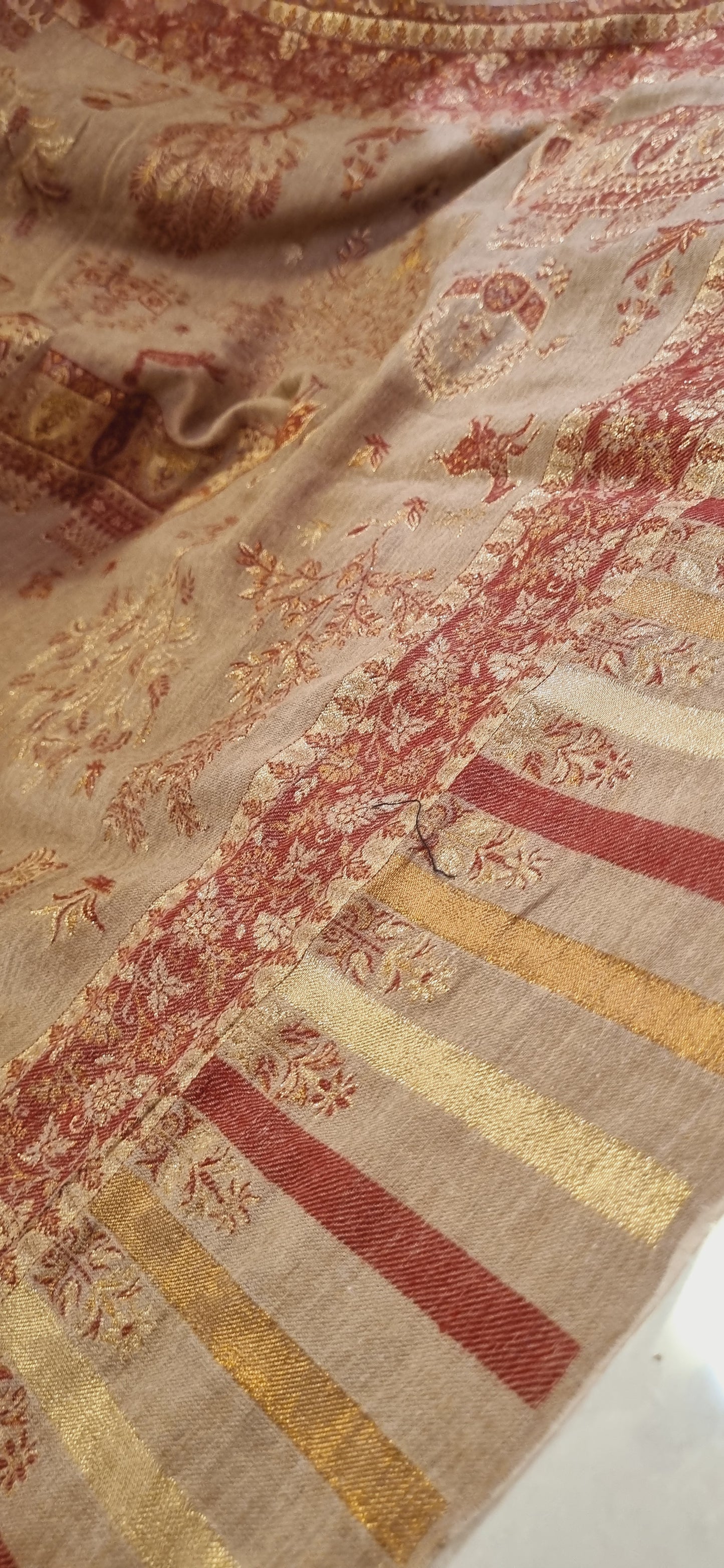 Tajmehal kaani with zaree weave