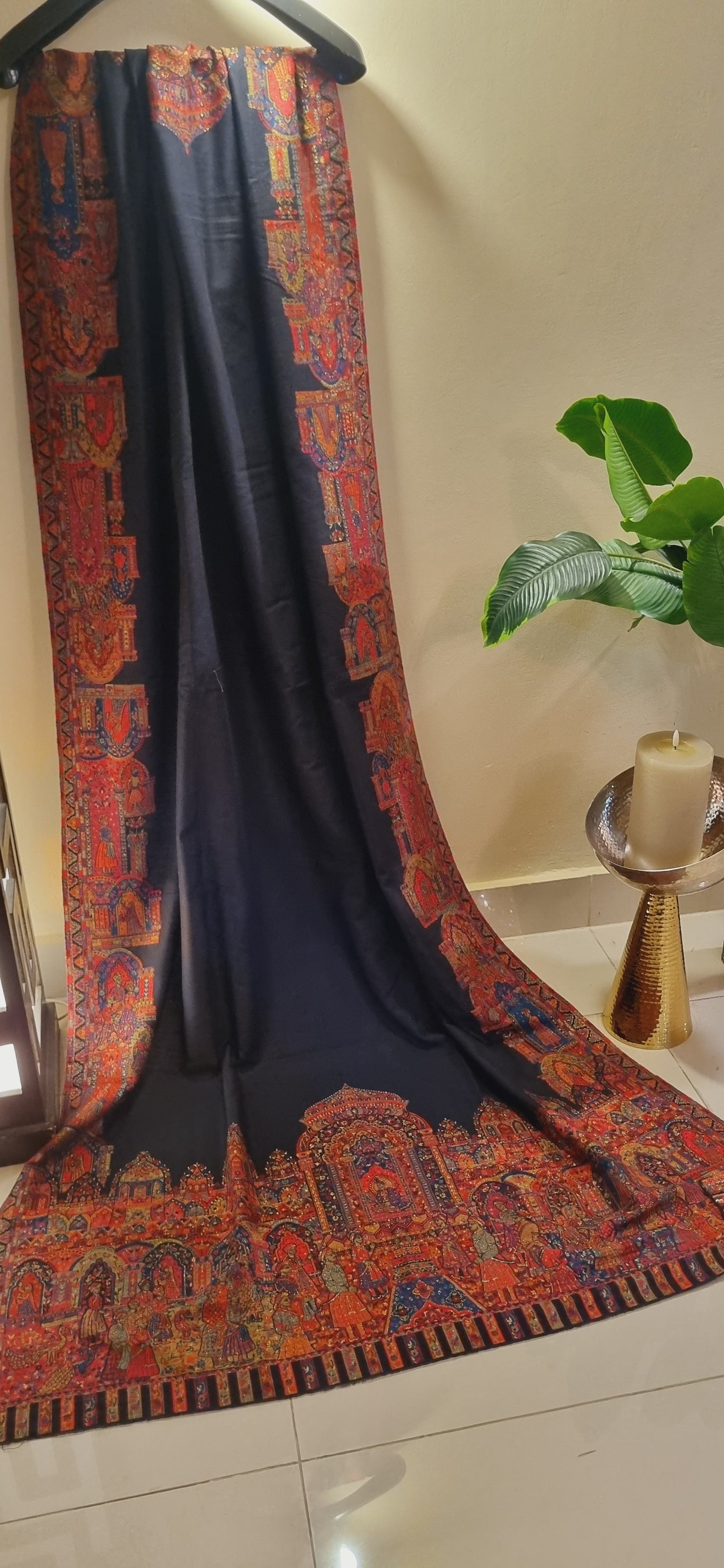 Pashmina with moonlight kaani border