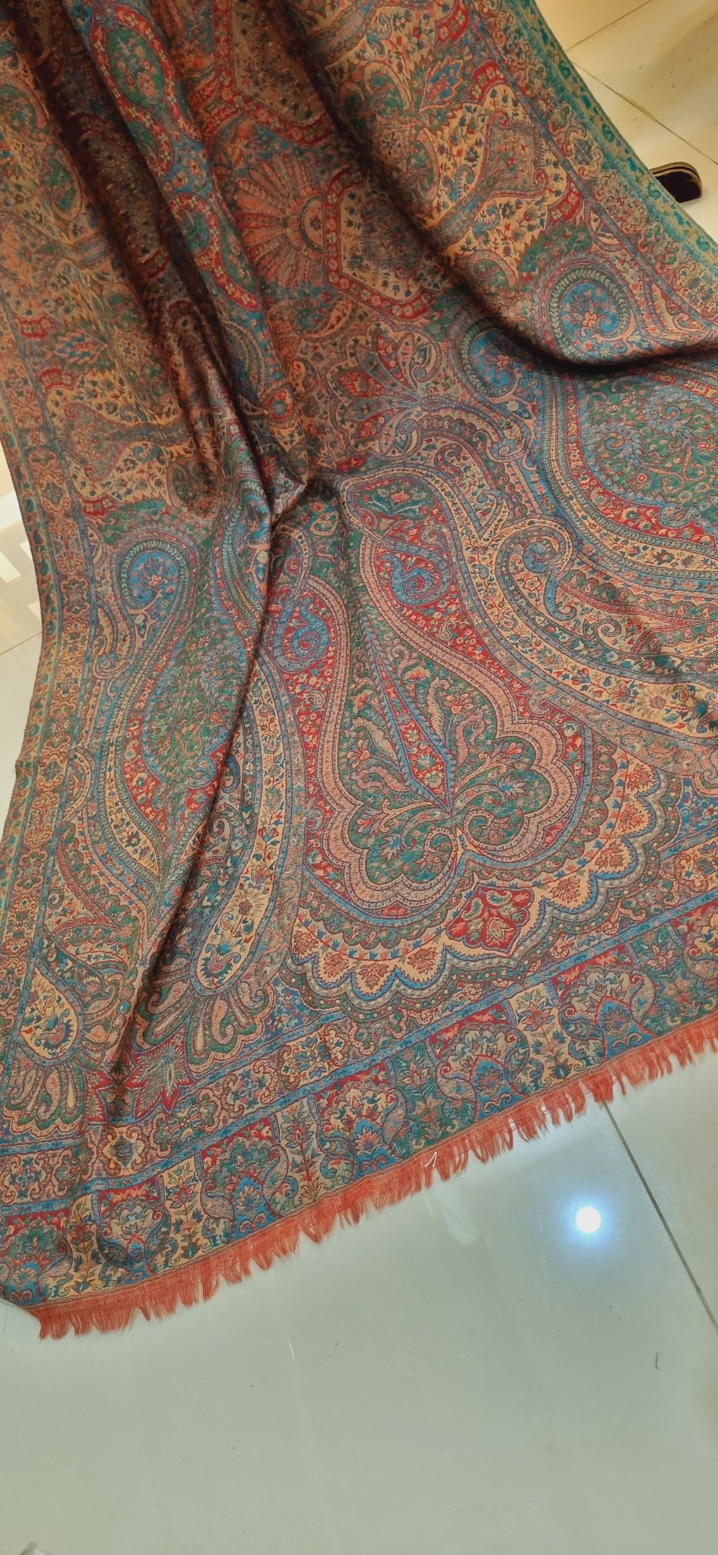 Reversible kaani pashmina shawl