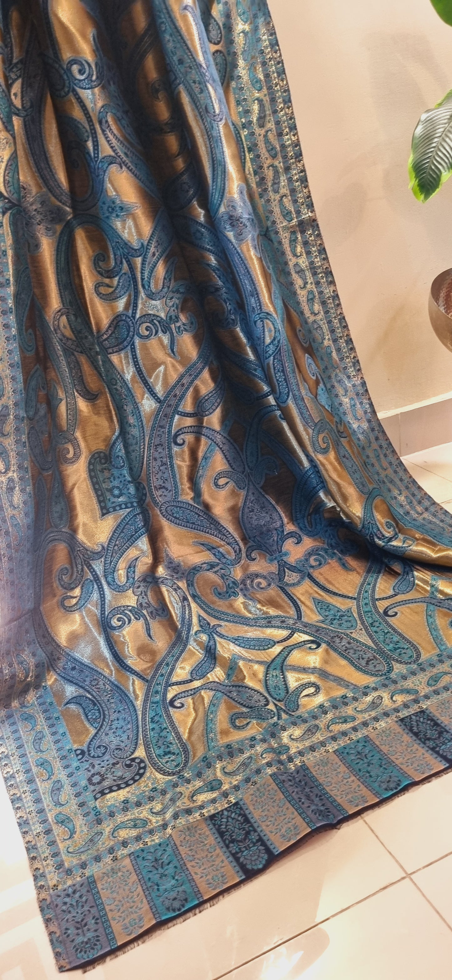 Reversible moonlight kaani shawl