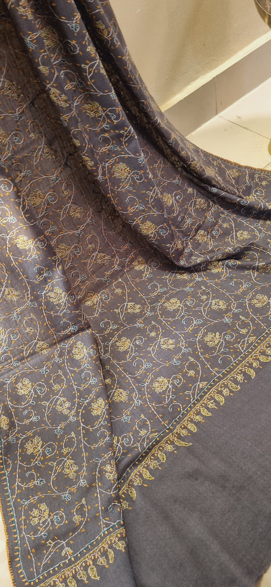 Sui embroidered toosh