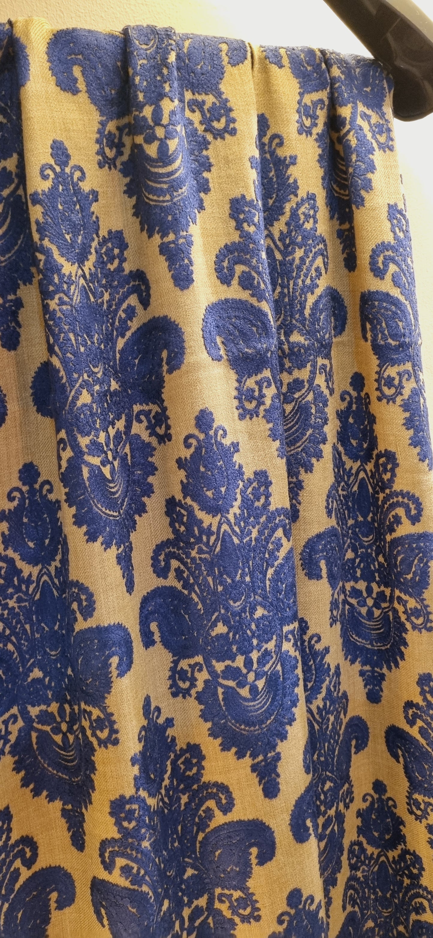 Embroidered minishawl pashmina