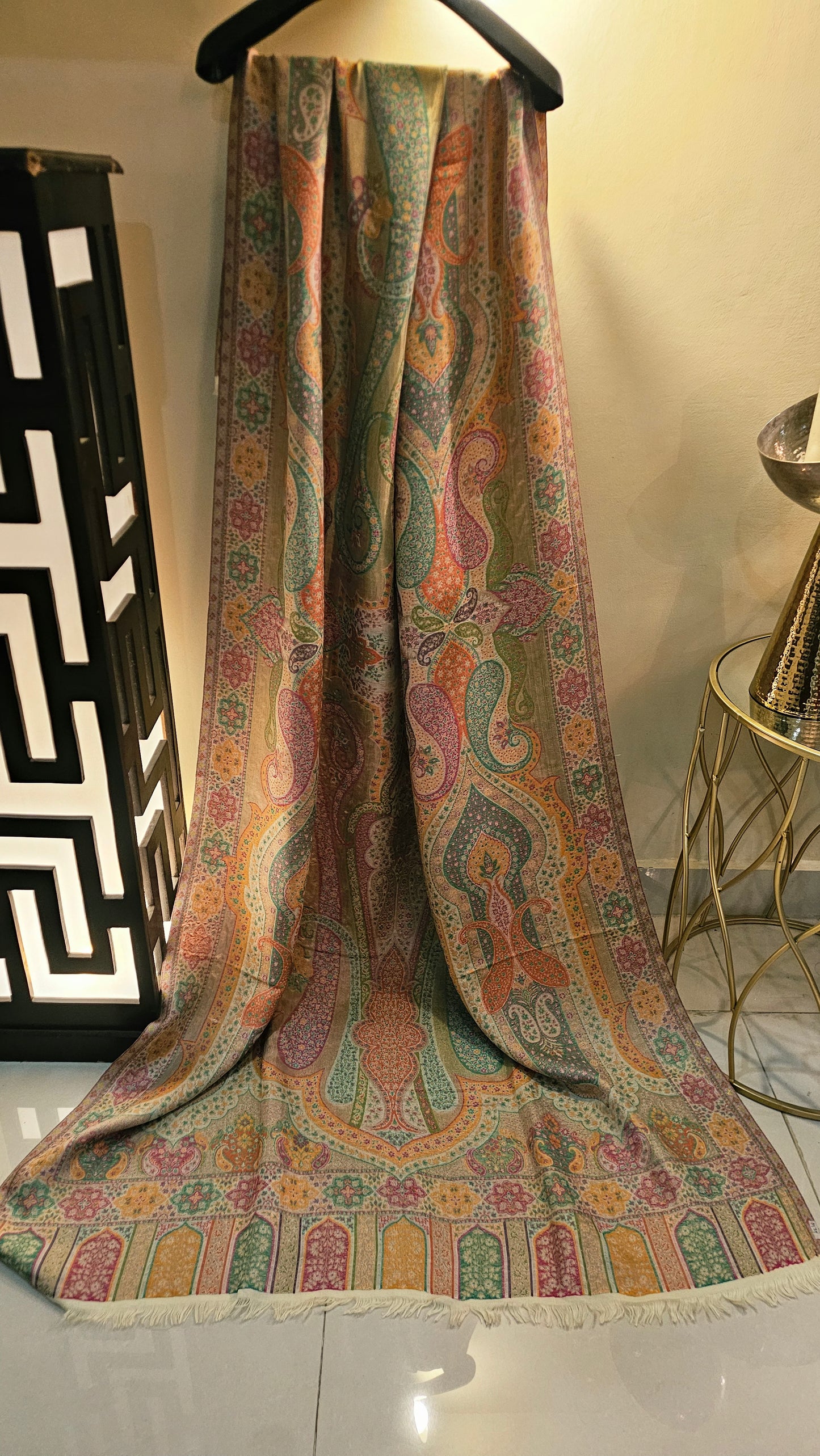 Reversible gandhara moonlight kaani: Pashmina