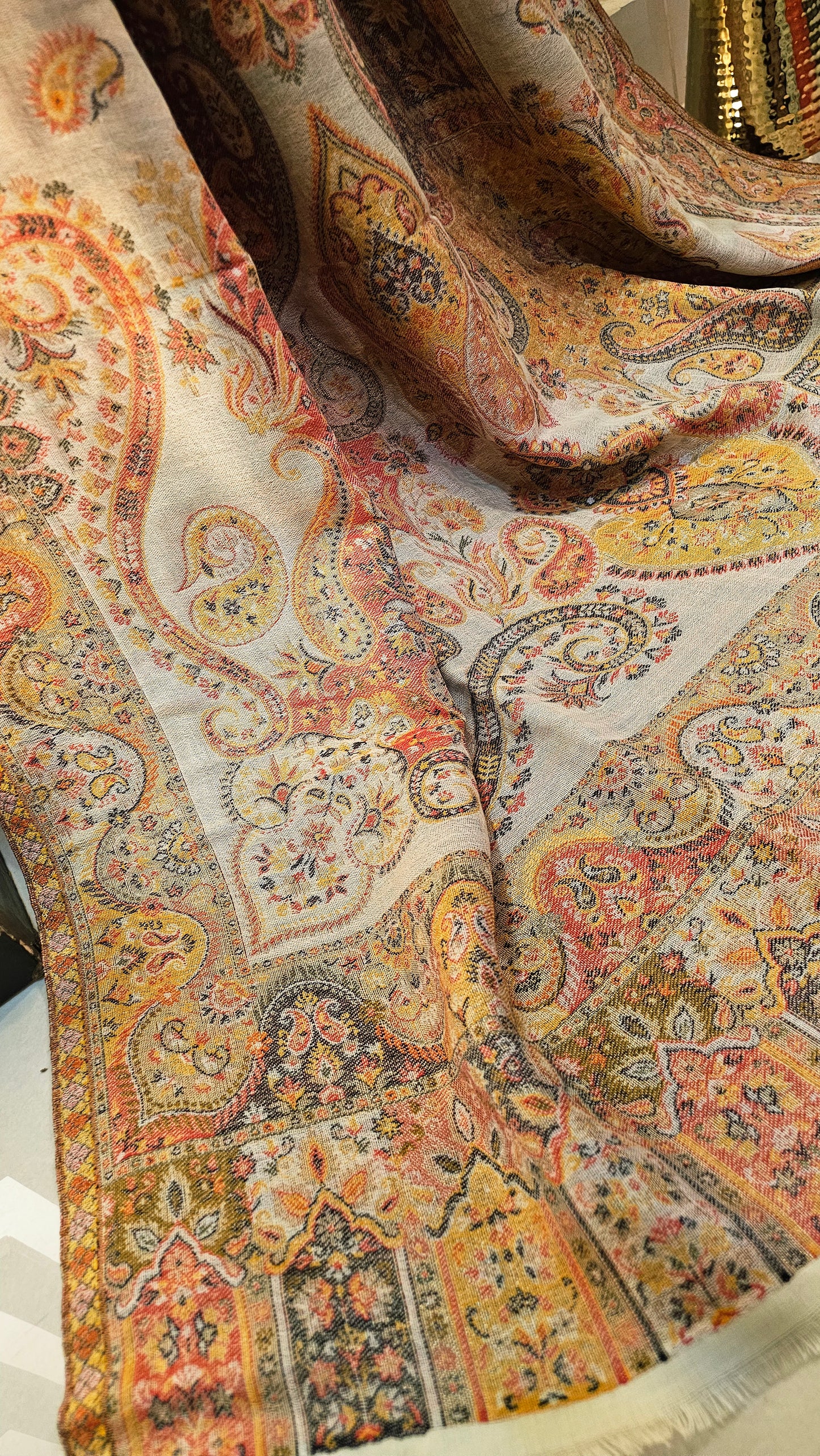 Moonlight reversible gandhara kaani: Pashmina