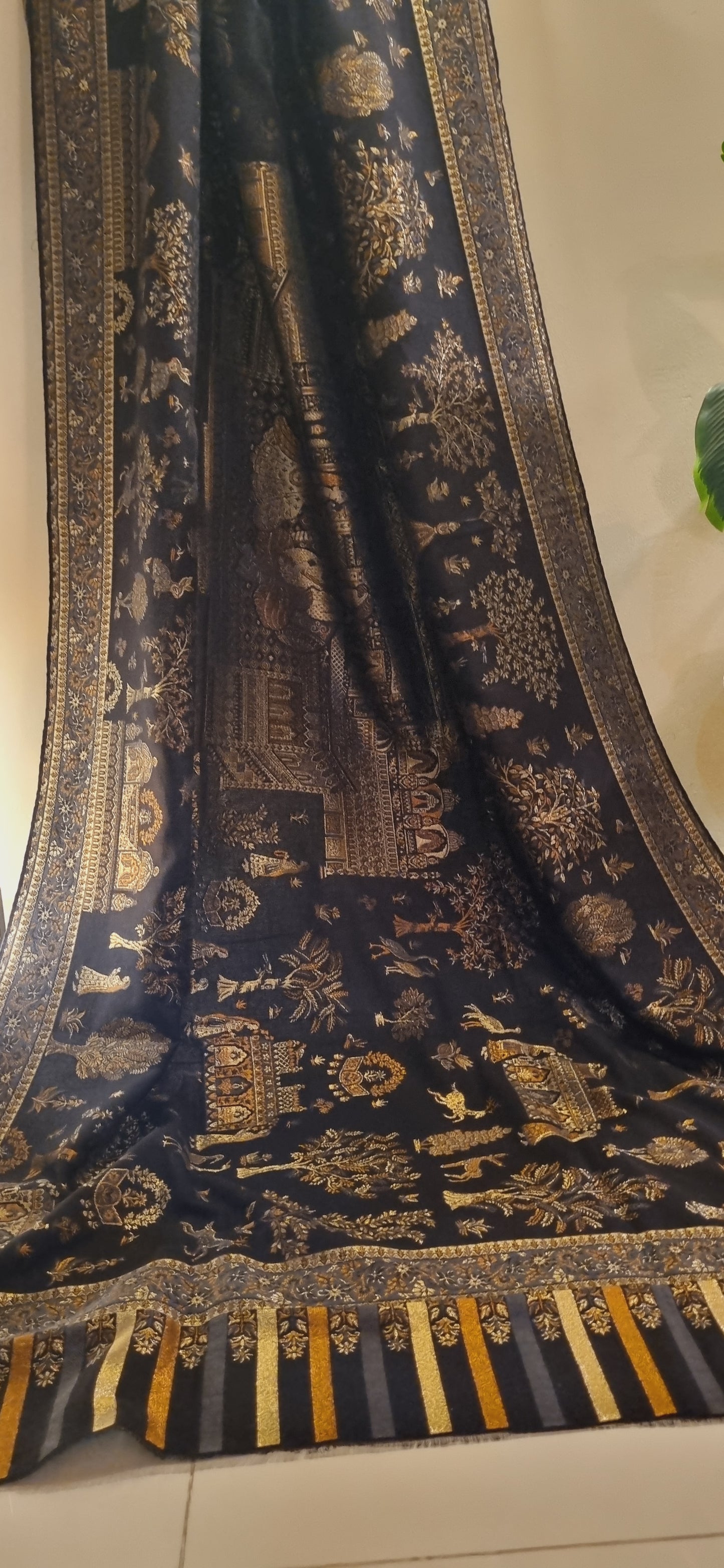 Tajmehal kaani shawl with zaree weave