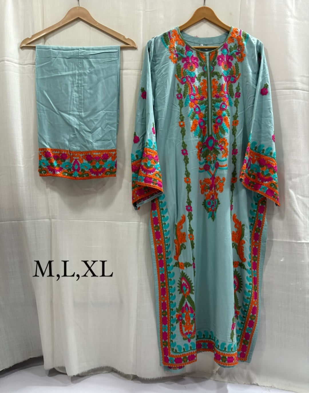 Embroidered kurta trouser: linen
