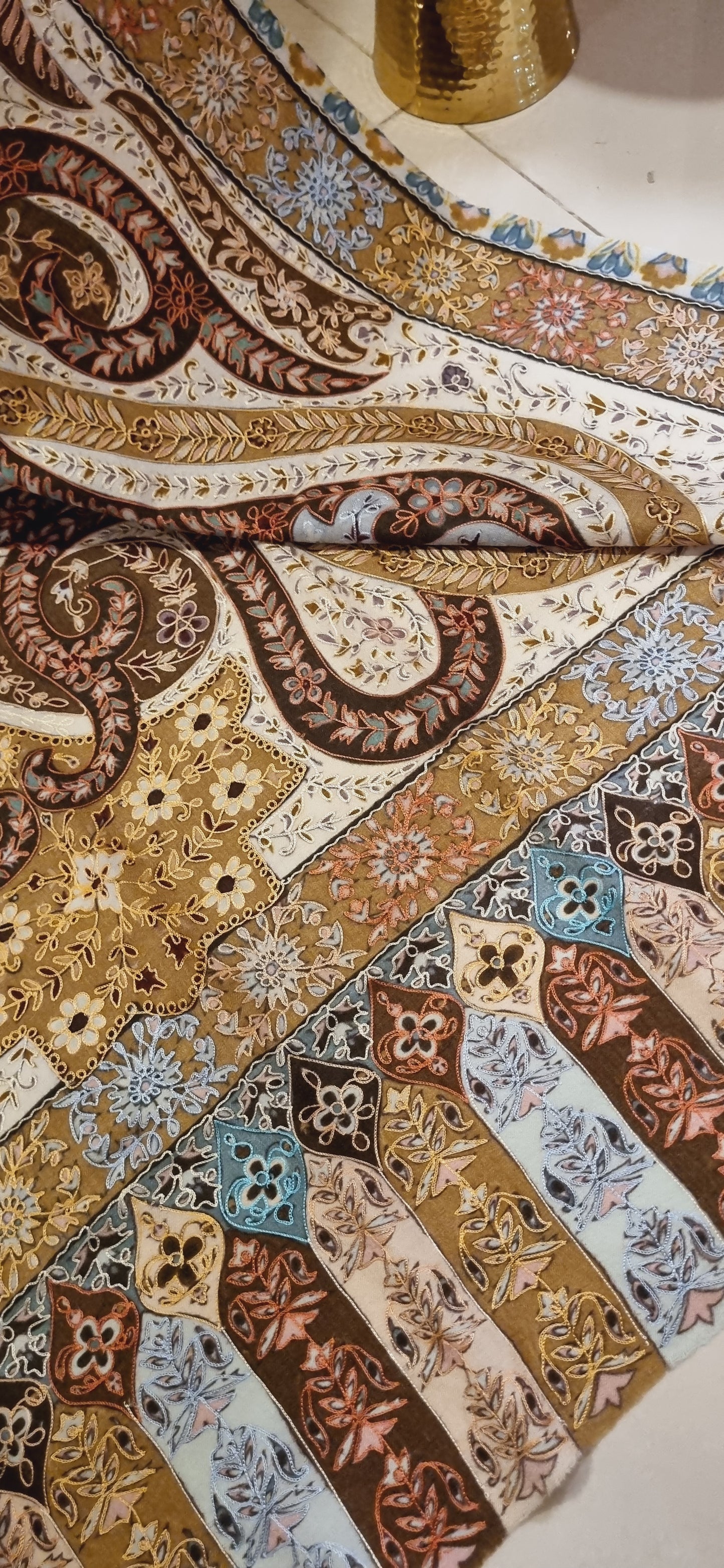 Reelkar embroidered pashmina shawl