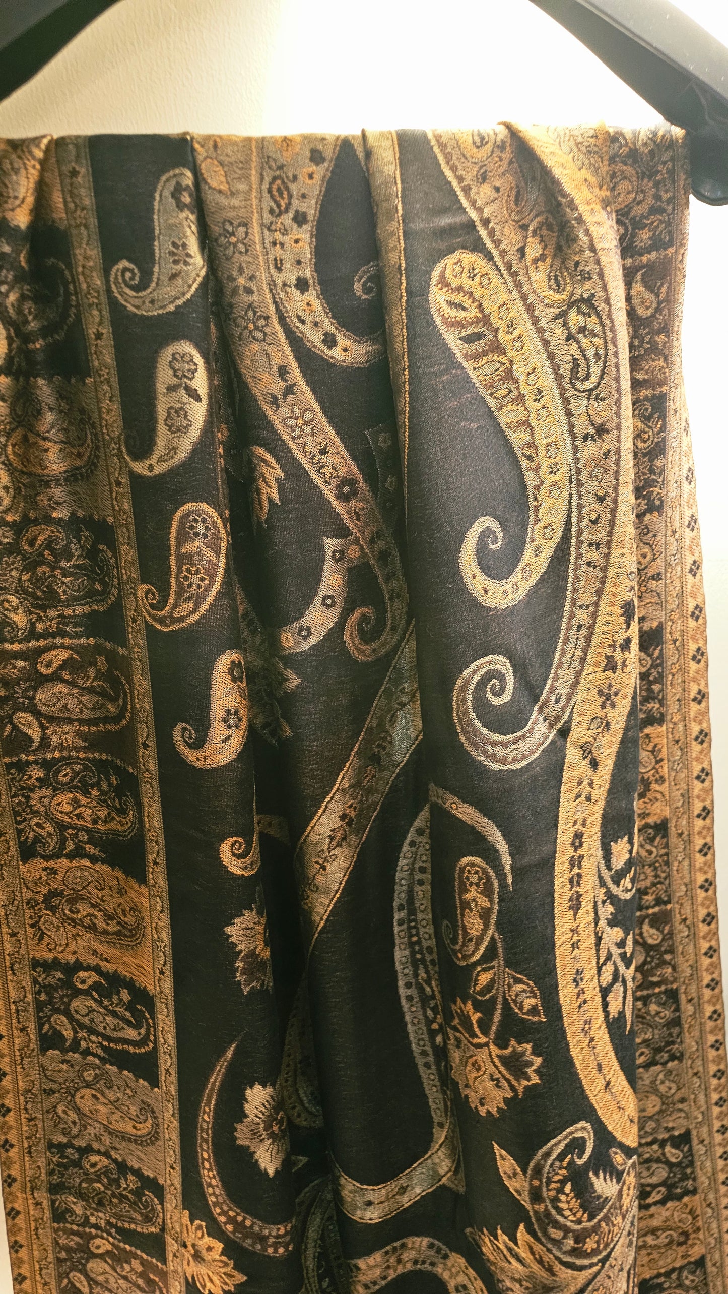 Moonlight reversible gandhara kaani: Pashmina