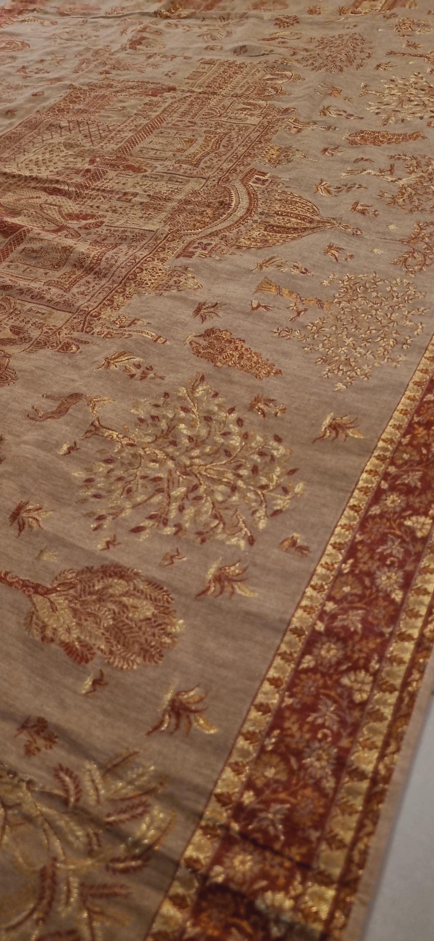 Tajmehal kaani with zaree weave