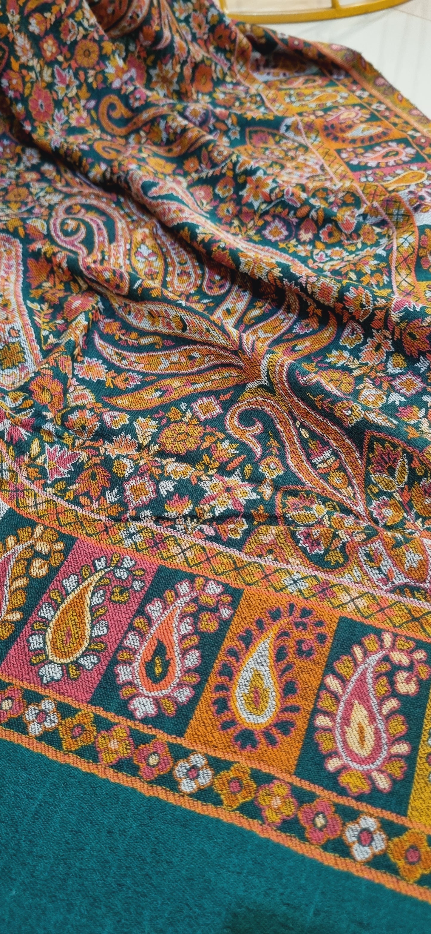 Toosh Kaani shawl