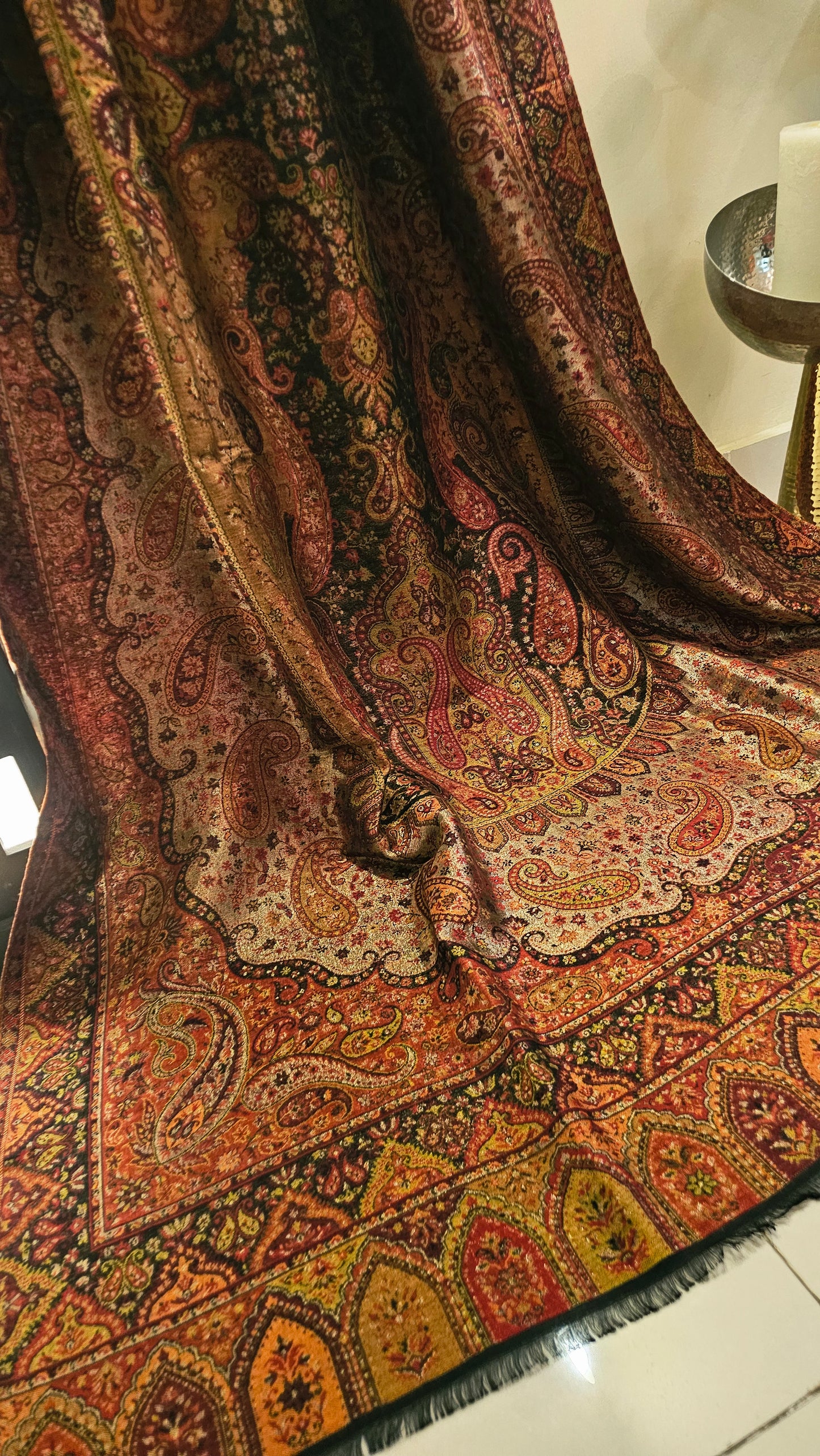 Gandhara kaani reversible: shawl