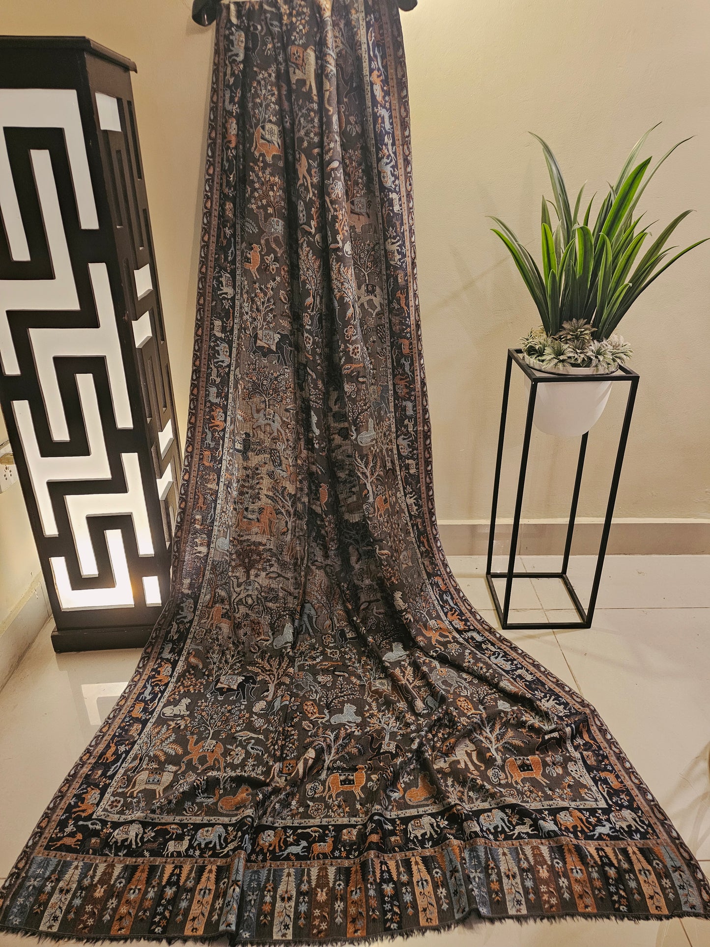 Shikargah kaani toosh shawl