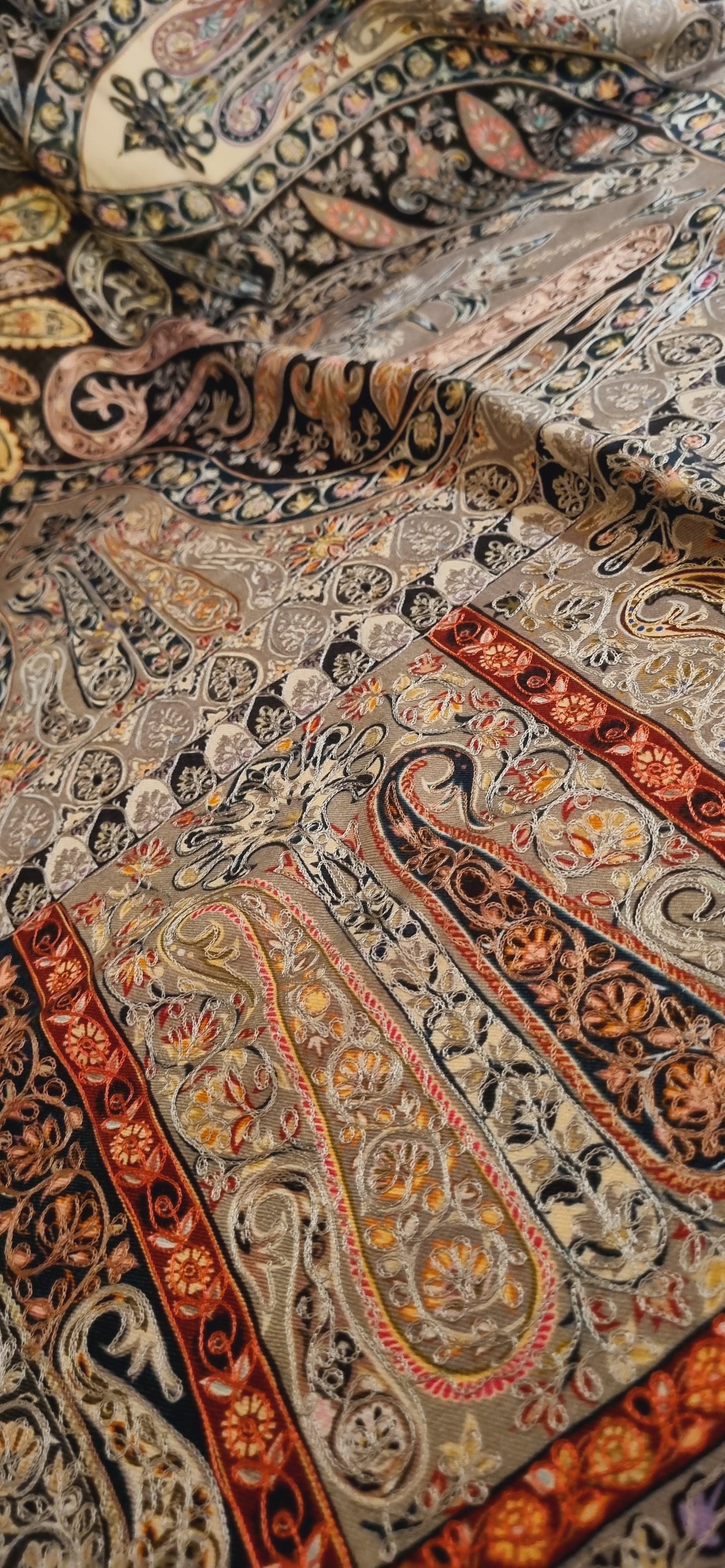Reelkar embroidered pashmina