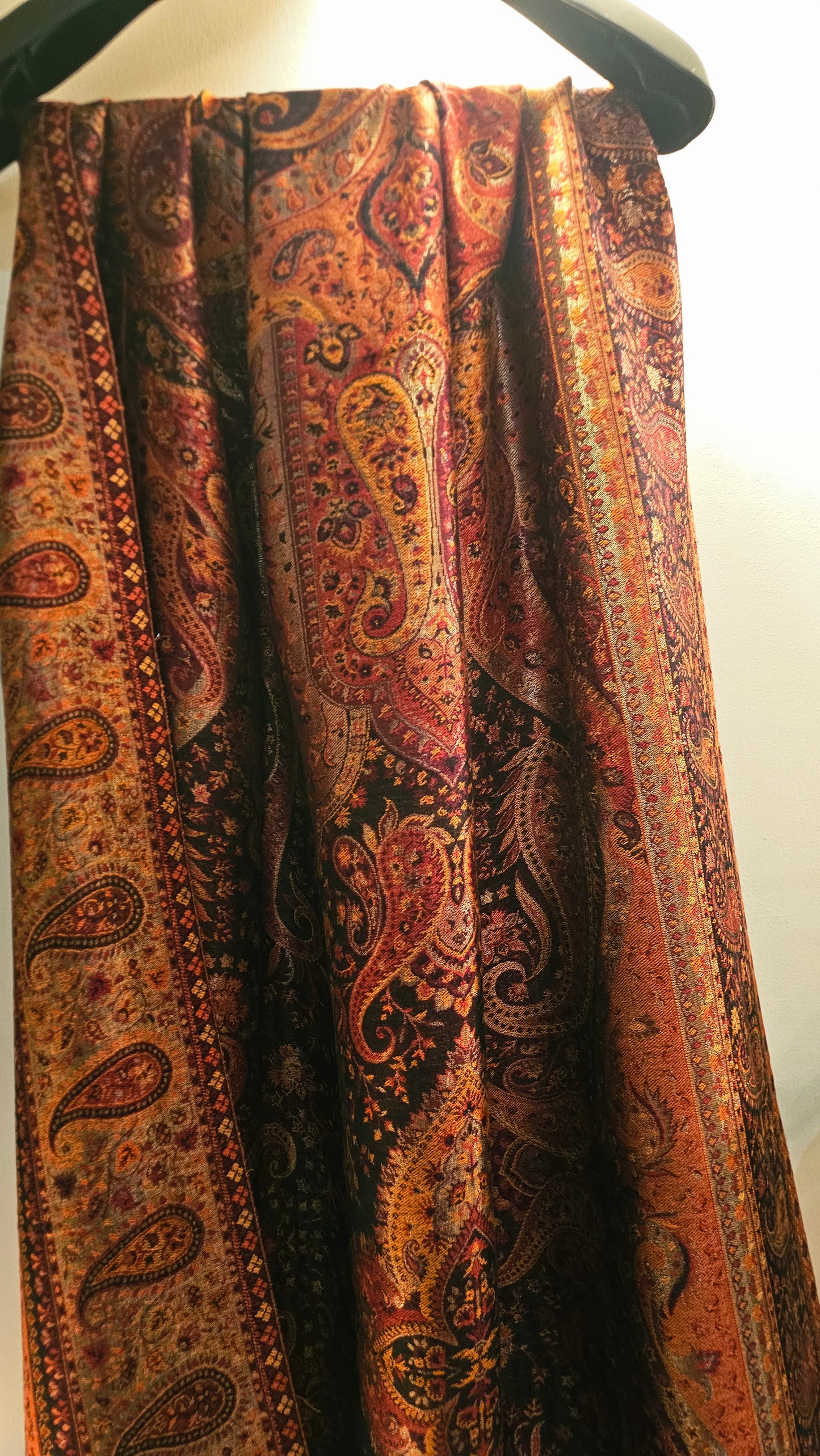 Moonlight reversible gandhara kaani: Pashmina