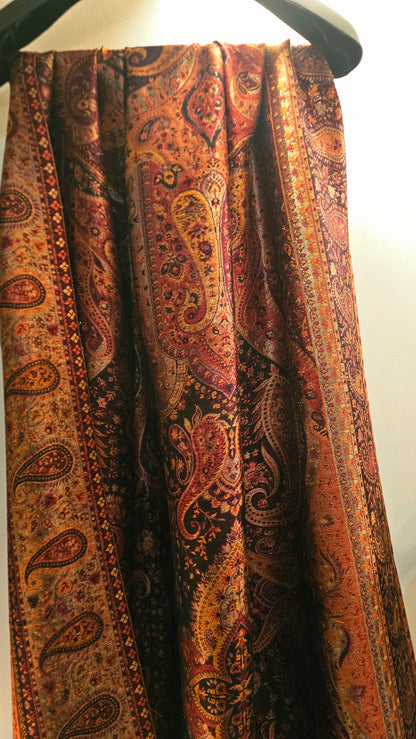 Moonlight reversible gandhara kaani: Pashmina