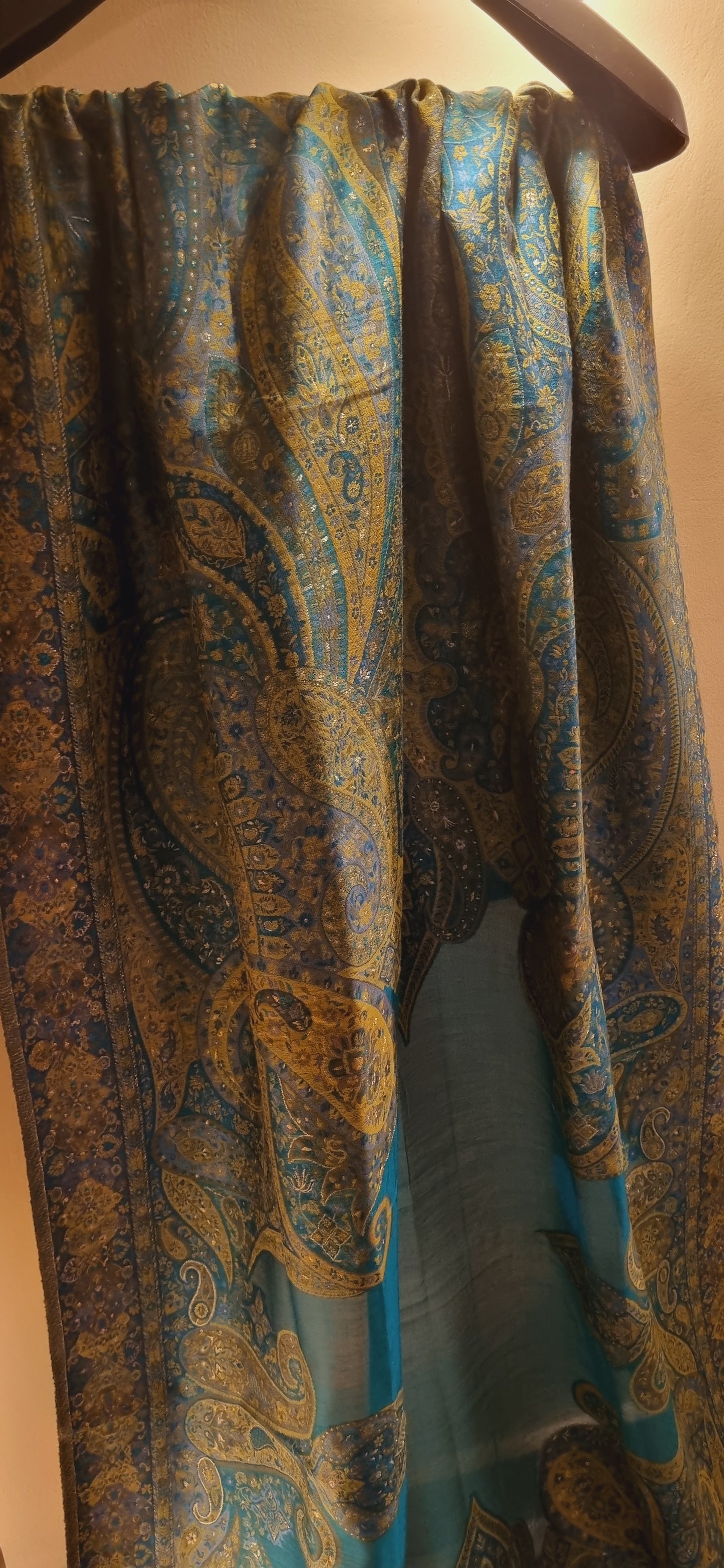 Silk kaani shawl