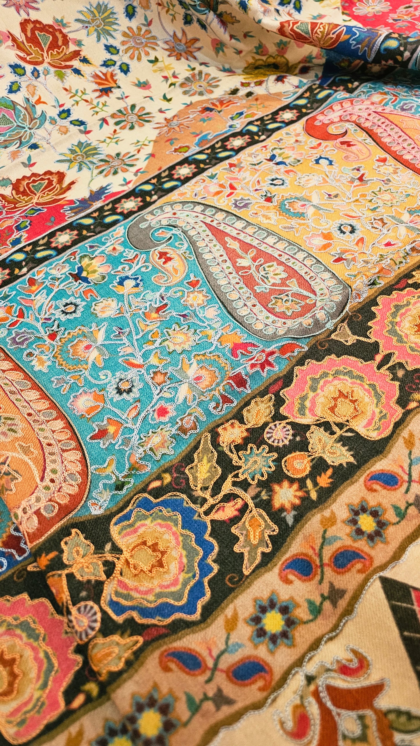 Reelkar embroidered:pashmina