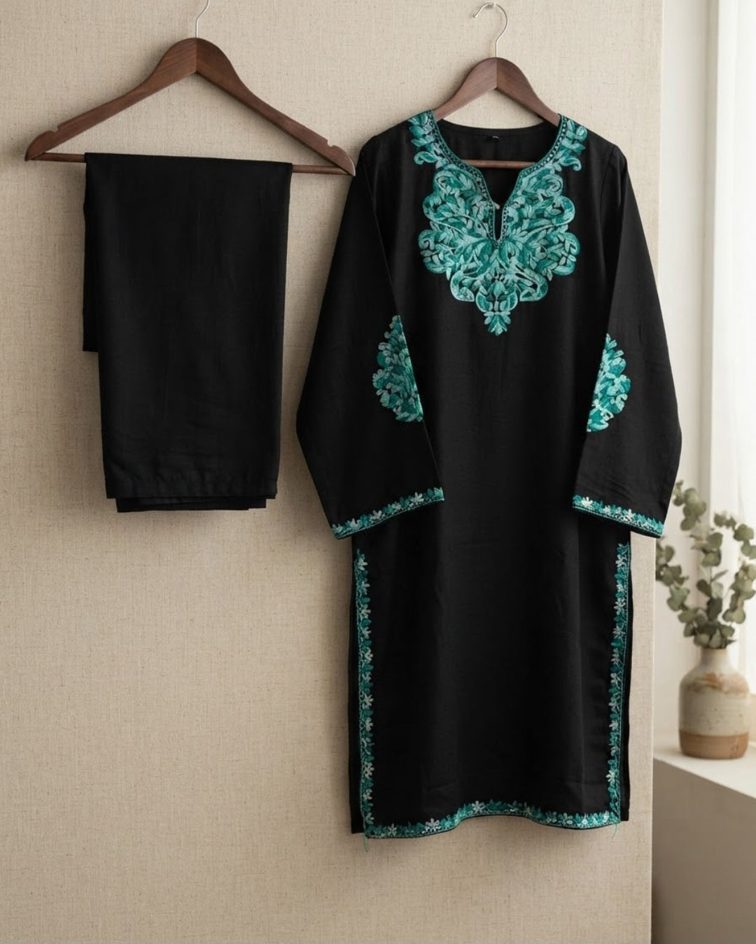 Embroidered kurta trouser: Pashmina