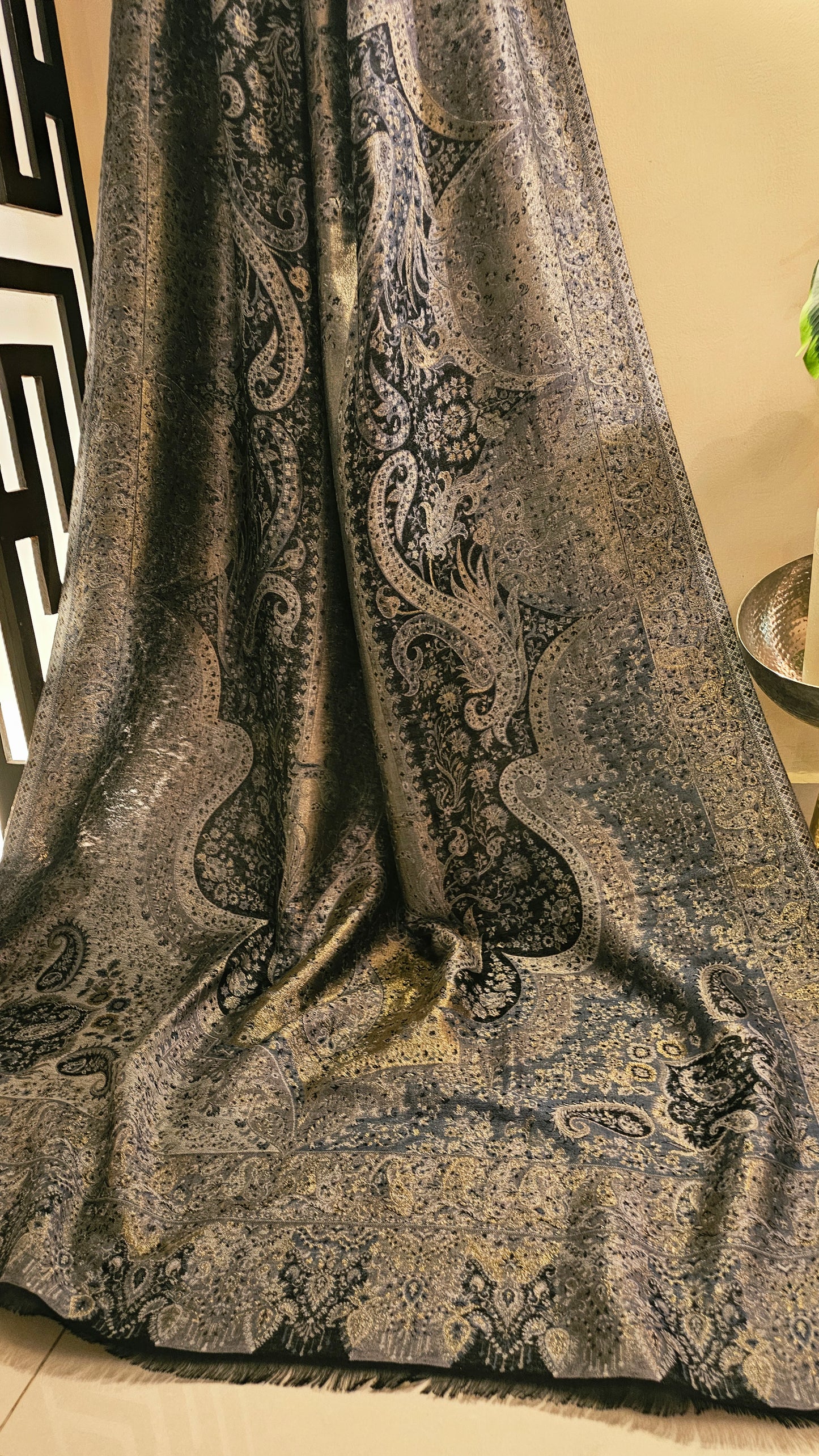 Gandhara reversible kaani: shawl