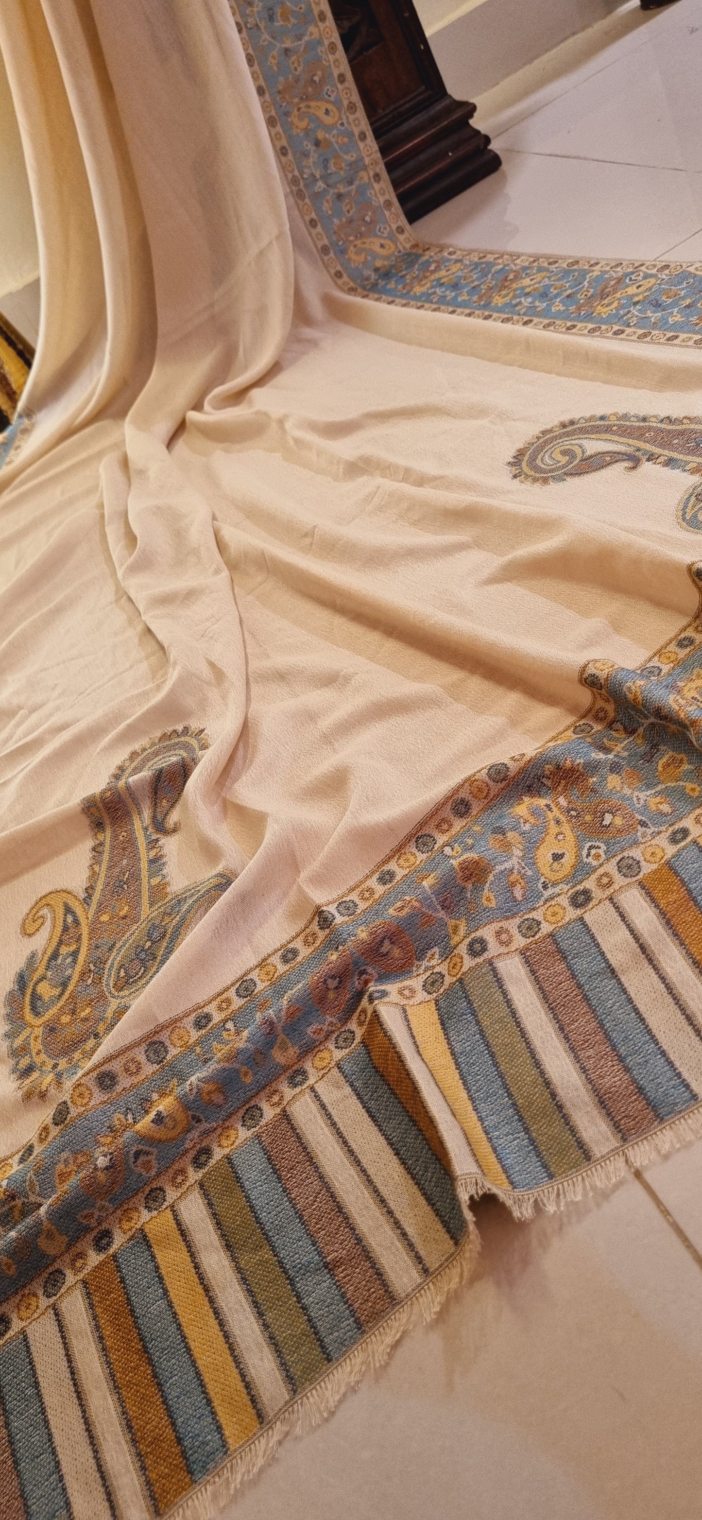 Soft pashmina kaani shawl