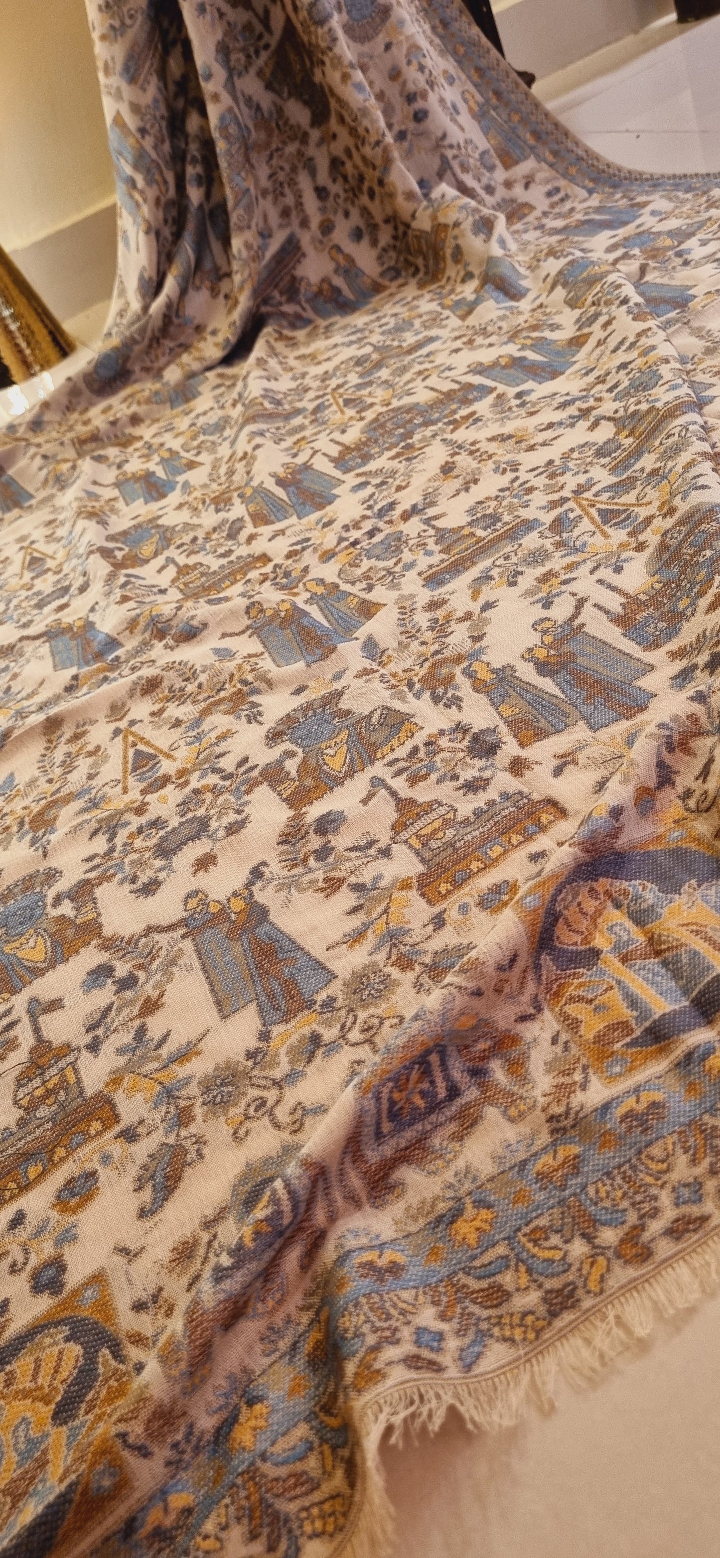 Soft pashmina kaani shawl