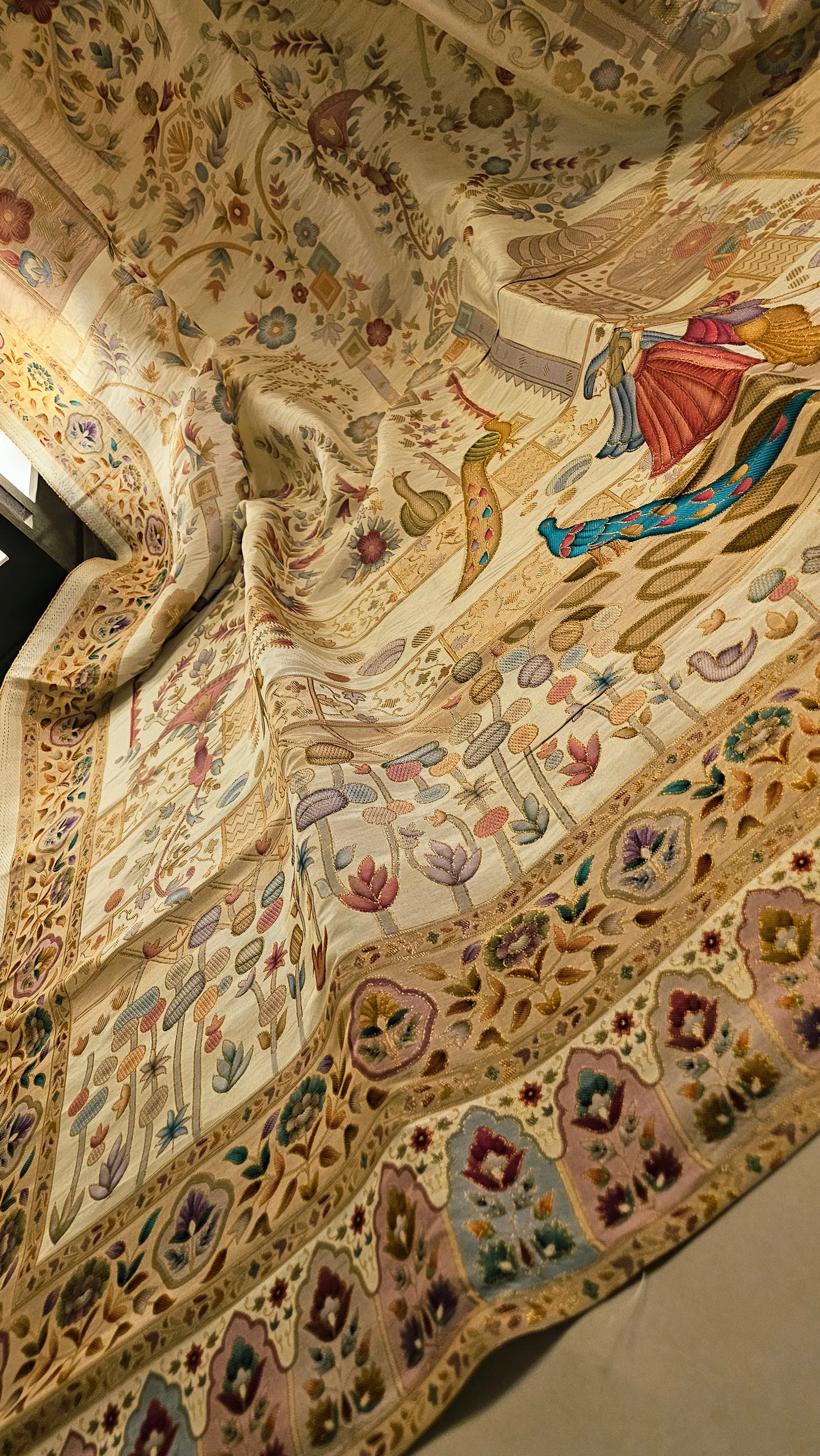 Meenakari shikargah shawl: silk