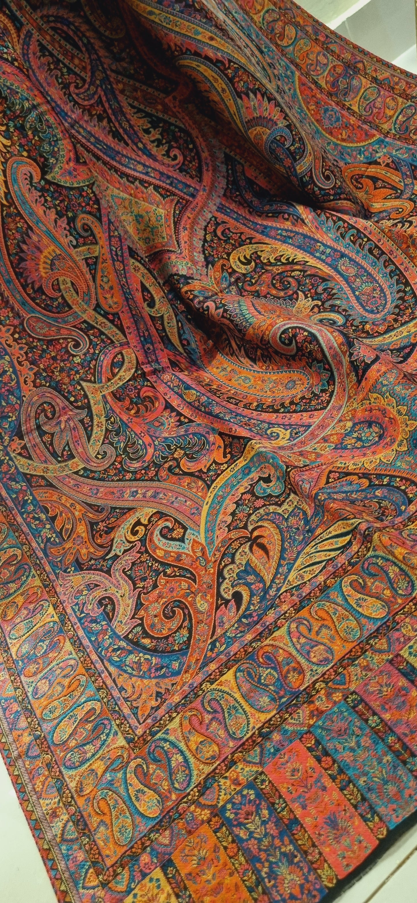 Shahjahani kaani shawl