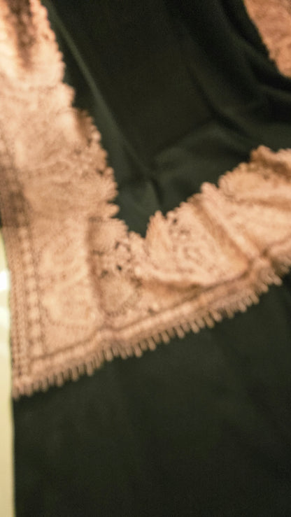 Border embroidered: Pashmina