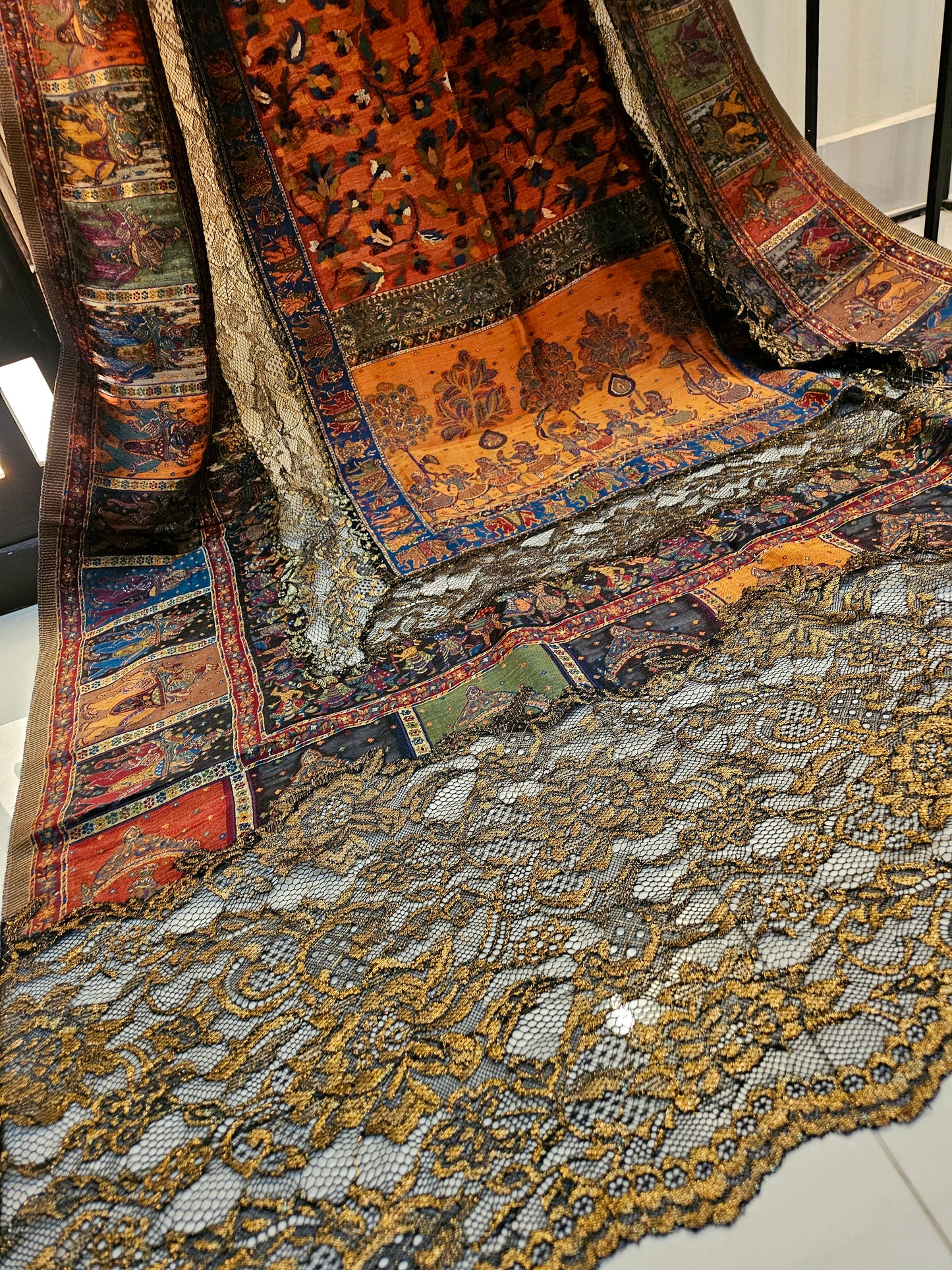 Silk kaani shawl with chantilly