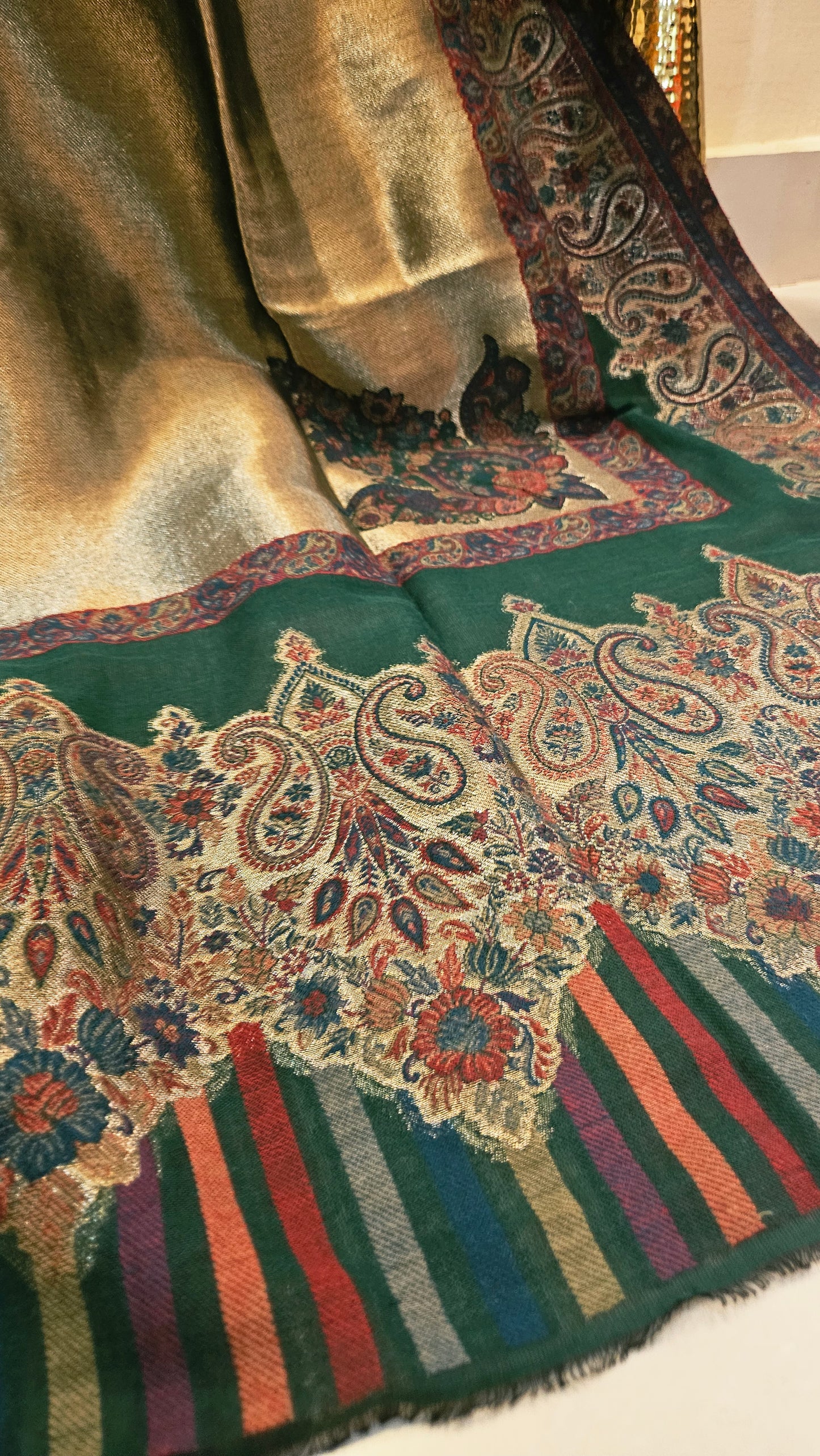 Pyari shawl