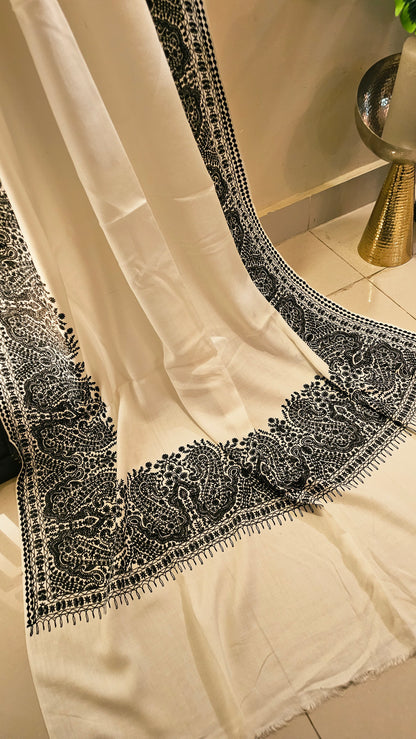 Border embroidered: Pashmina