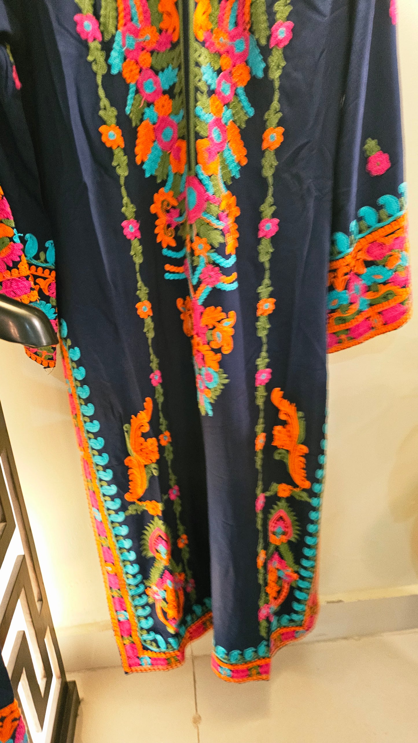 Embroidered kurta trouser: linen