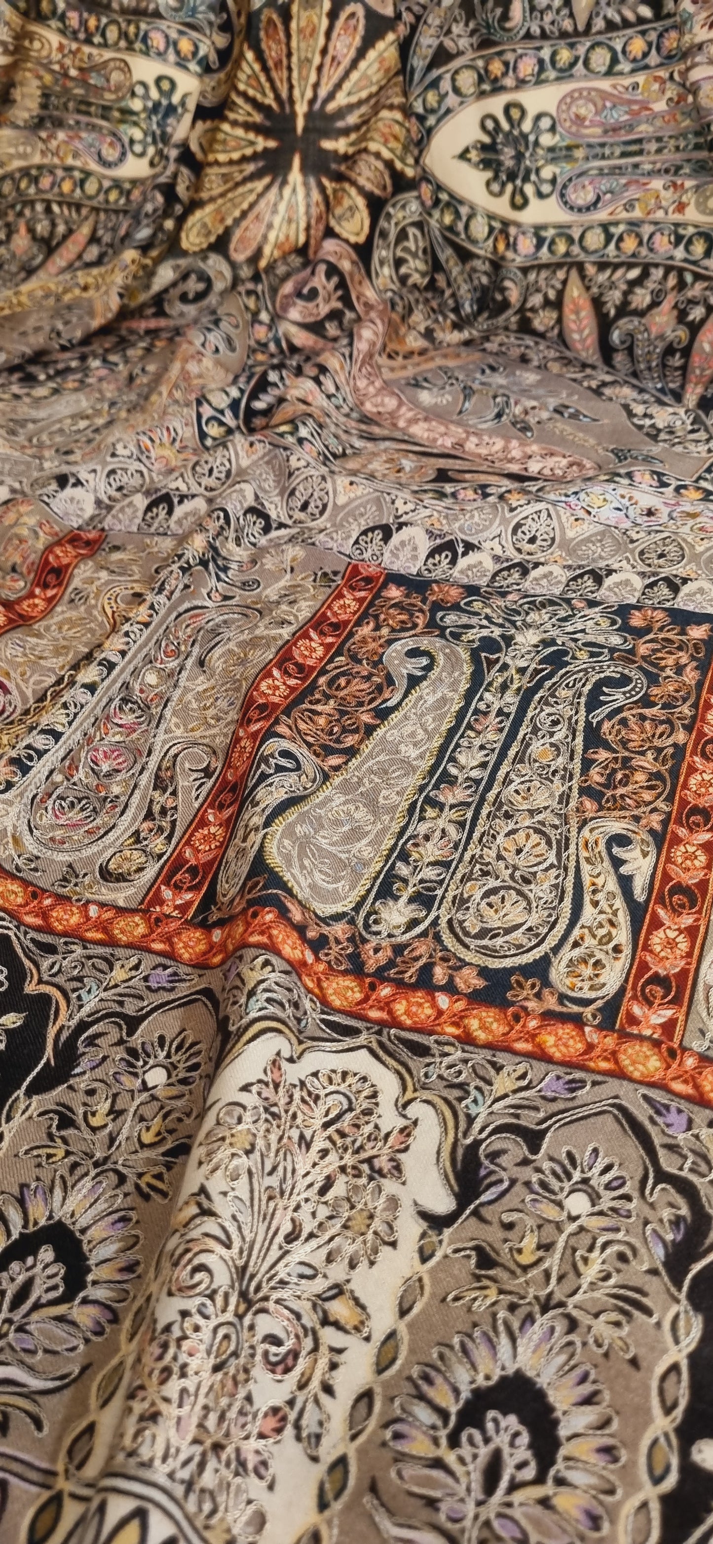 Reelkar embroidered pashmina