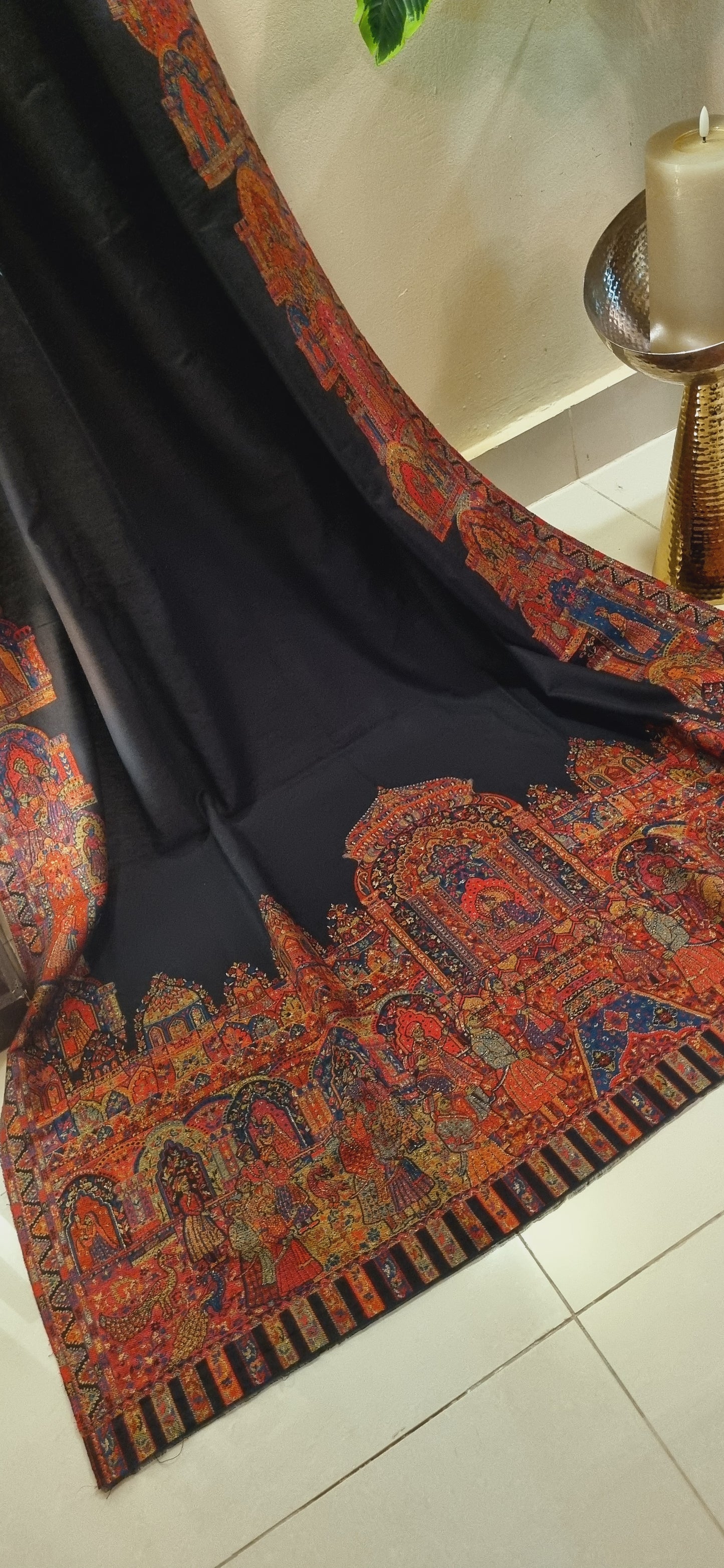 Pashmina with moonlight kaani border