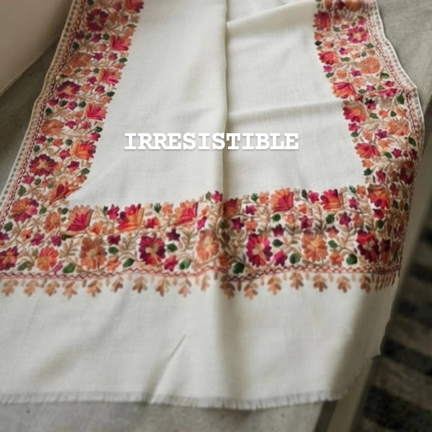 Embroidered minishawl: pashmina