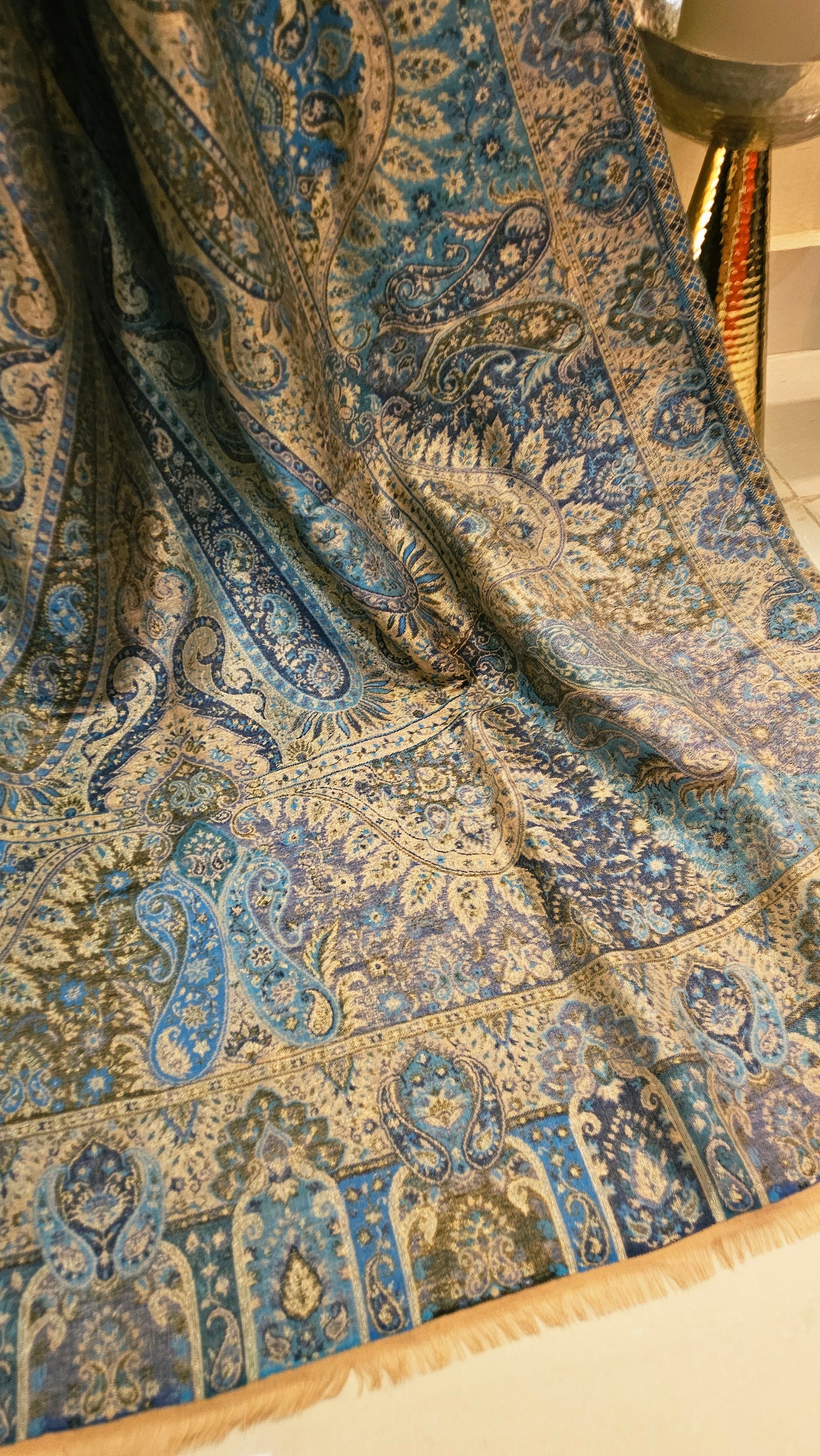 Moonlight reversible gandhara kaani: Pashmina