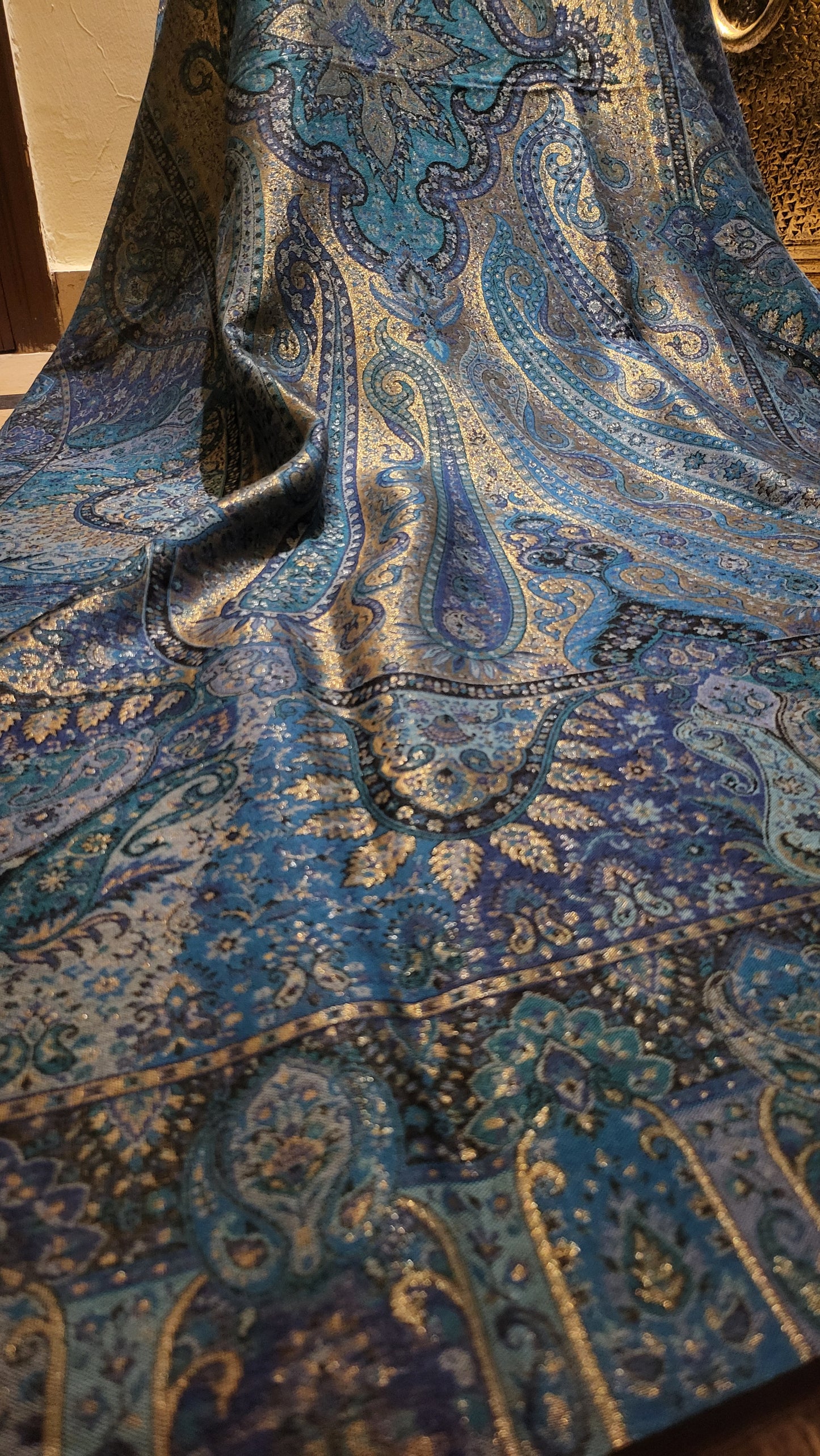 Ocean blue : Gandhara reversible moonlight