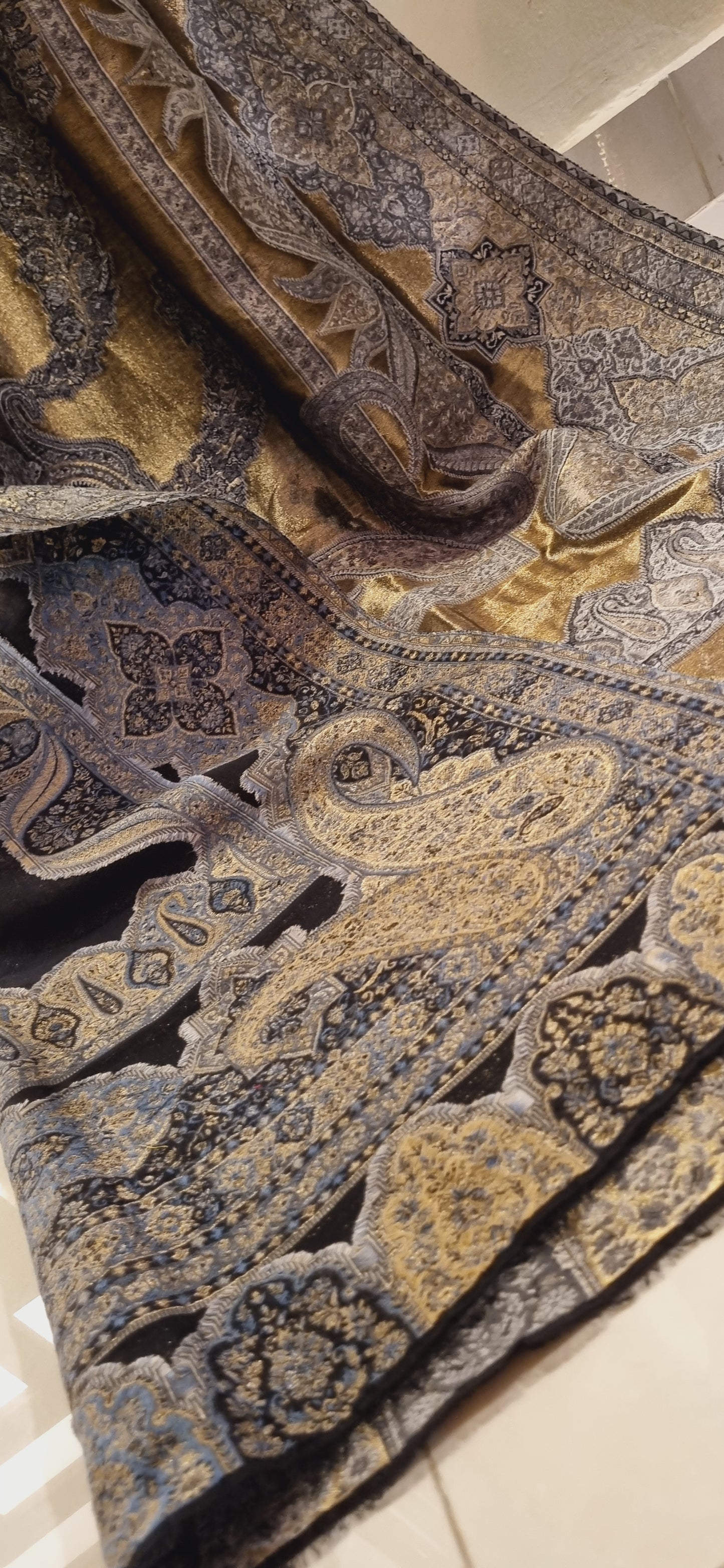 Reversible Moonlight kaani shawl