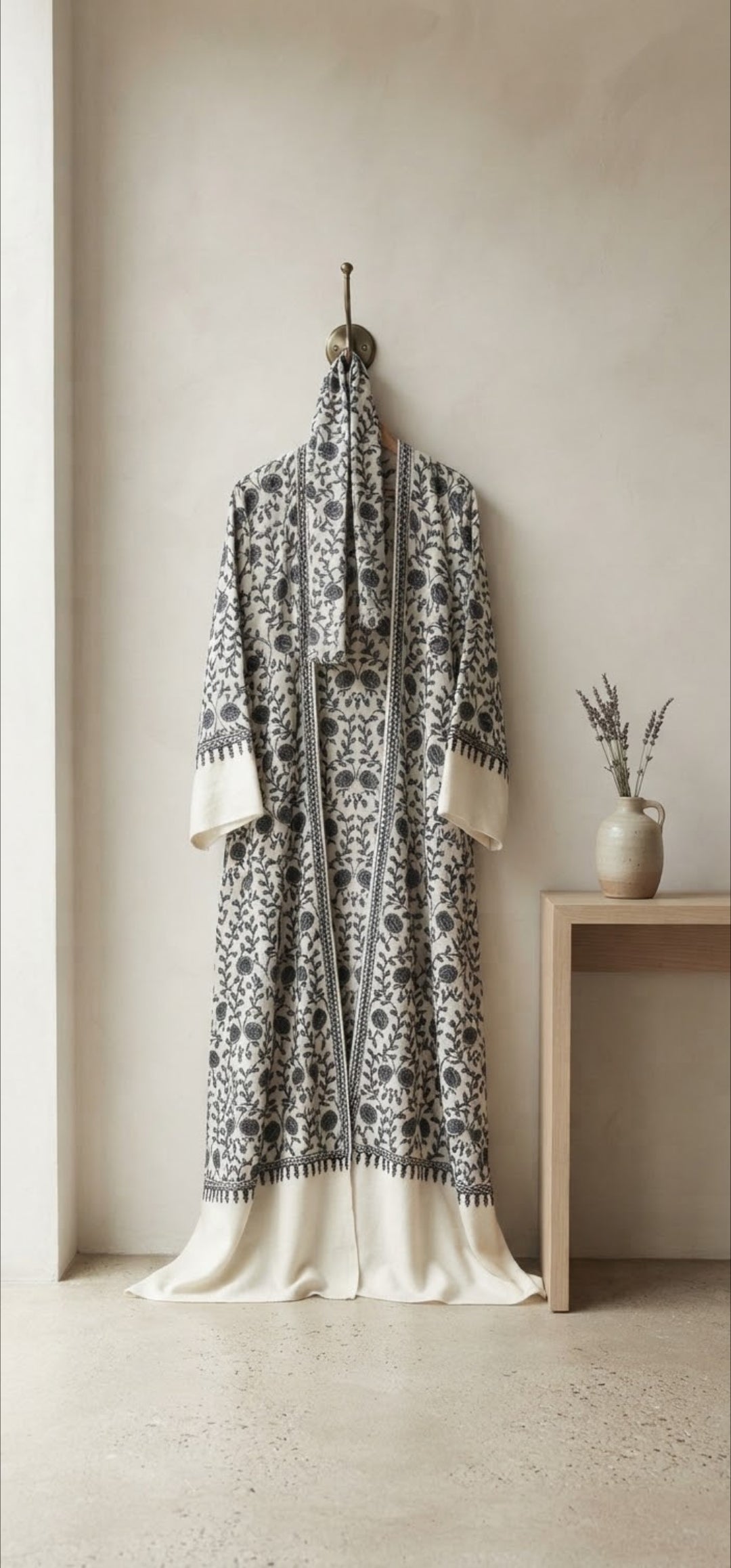 Embroidered coat: Pashmina