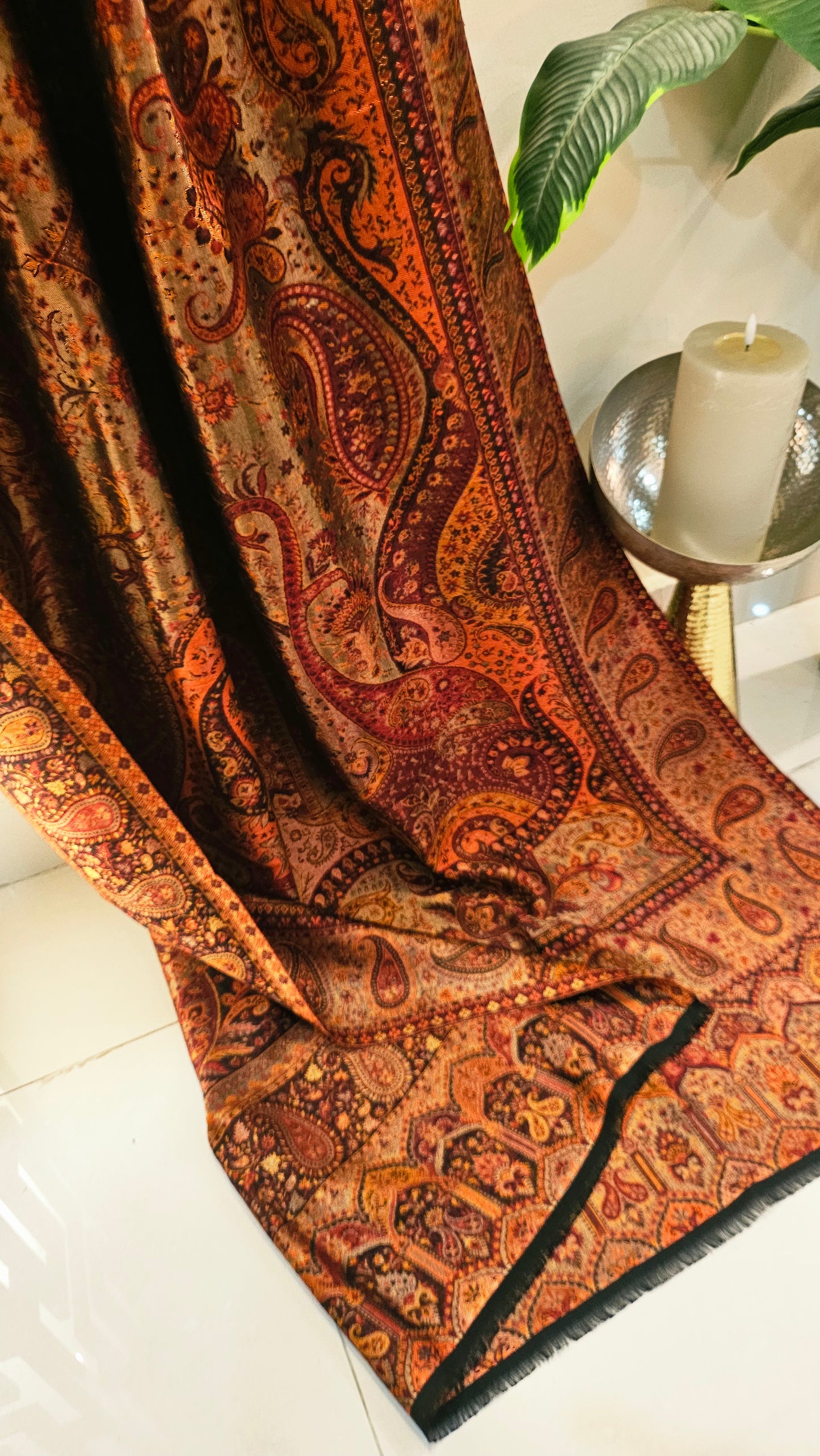 Moonlight reversible gandhara kaani: Pashmina